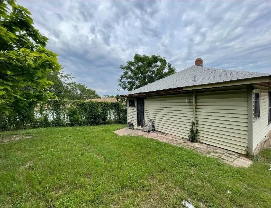 Single Family Residence For Sale in Dallas County , 323 Sparks Street, Dallas, Texas 75203, 1 Bedroom, 1 Bathroom, Garage spaces, 980 Sqft, built in 1940, Price $220,000, mls#21299957, Real Estate Agent in Dallas, Homes For Sale in Dallas county, Homes For Sale in Dallas, Realtor in Dallas Texas, Real Estate Brokerage Independent Realty Texas, Luminita Cordes Realtor