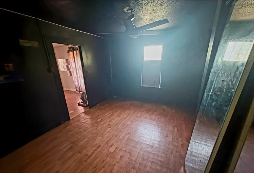 Single Family Residence For Sale in Dallas County , 323 Sparks Street, Dallas, Texas 75203, 1 Bedroom, 1 Bathroom, Garage spaces, 980 Sqft, built in 1940, Price $220,000, mls#21299957, Real Estate Agent in Dallas, Homes For Sale in Dallas county, Homes For Sale in Dallas, Realtor in Dallas Texas, Real Estate Brokerage Independent Realty Texas, Luminita Cordes Realtor