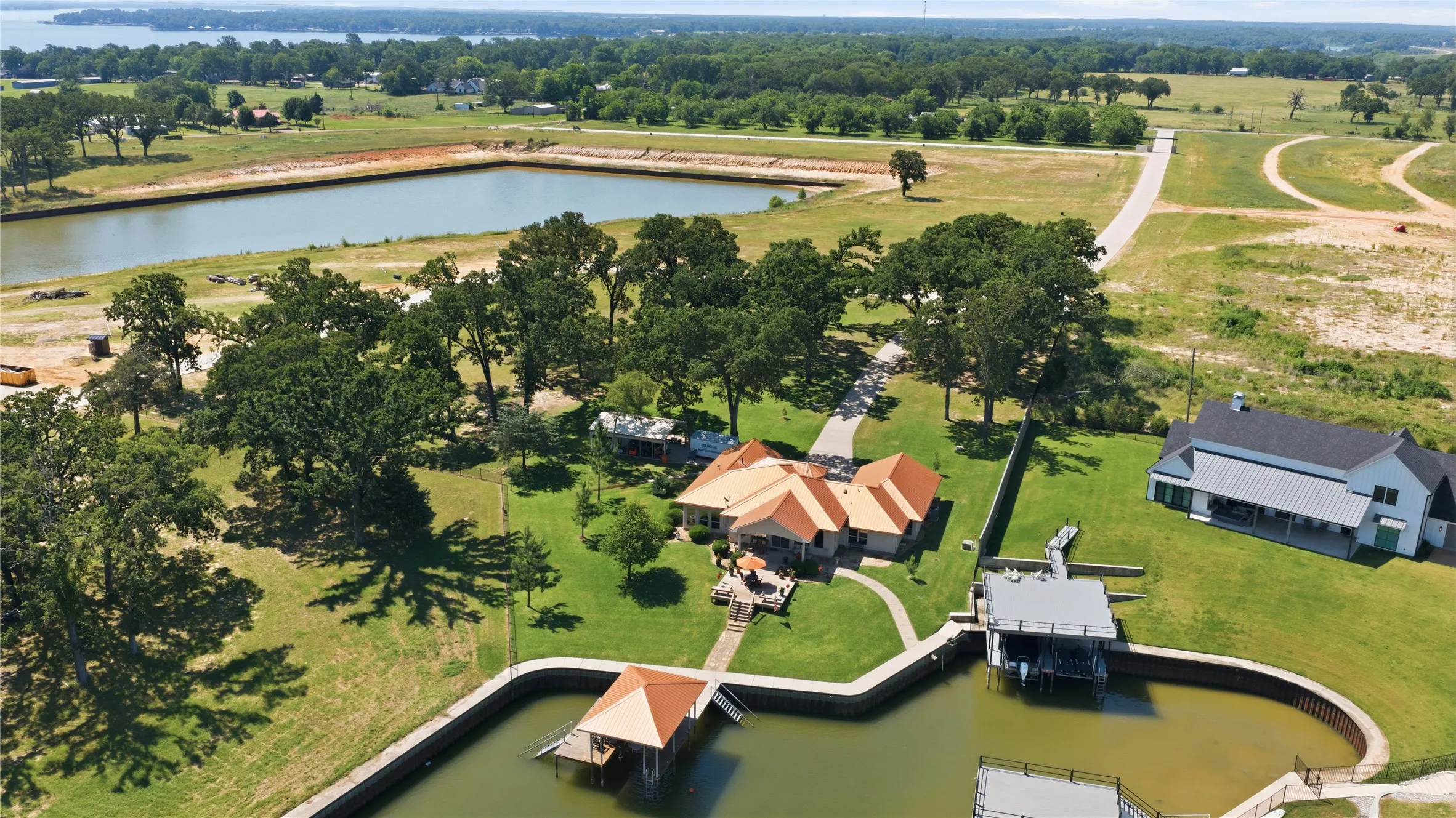 Single Family Residence For Sale in Henderson County , 2547 Groves Drive, Tool, Texas 75143, 3 Bedroom, 2 Bathroom, 2 Garage spaces, 2,807 Sqft, built in 2008, mls#21312215, Real Estate Agent in Tool, Homes For Sale in Henderson county, Homes For Sale in Tool, Realtor in Tool Texas, Real Estate Brokerage Independent Realty Texas, Luminita Cordes Realtor