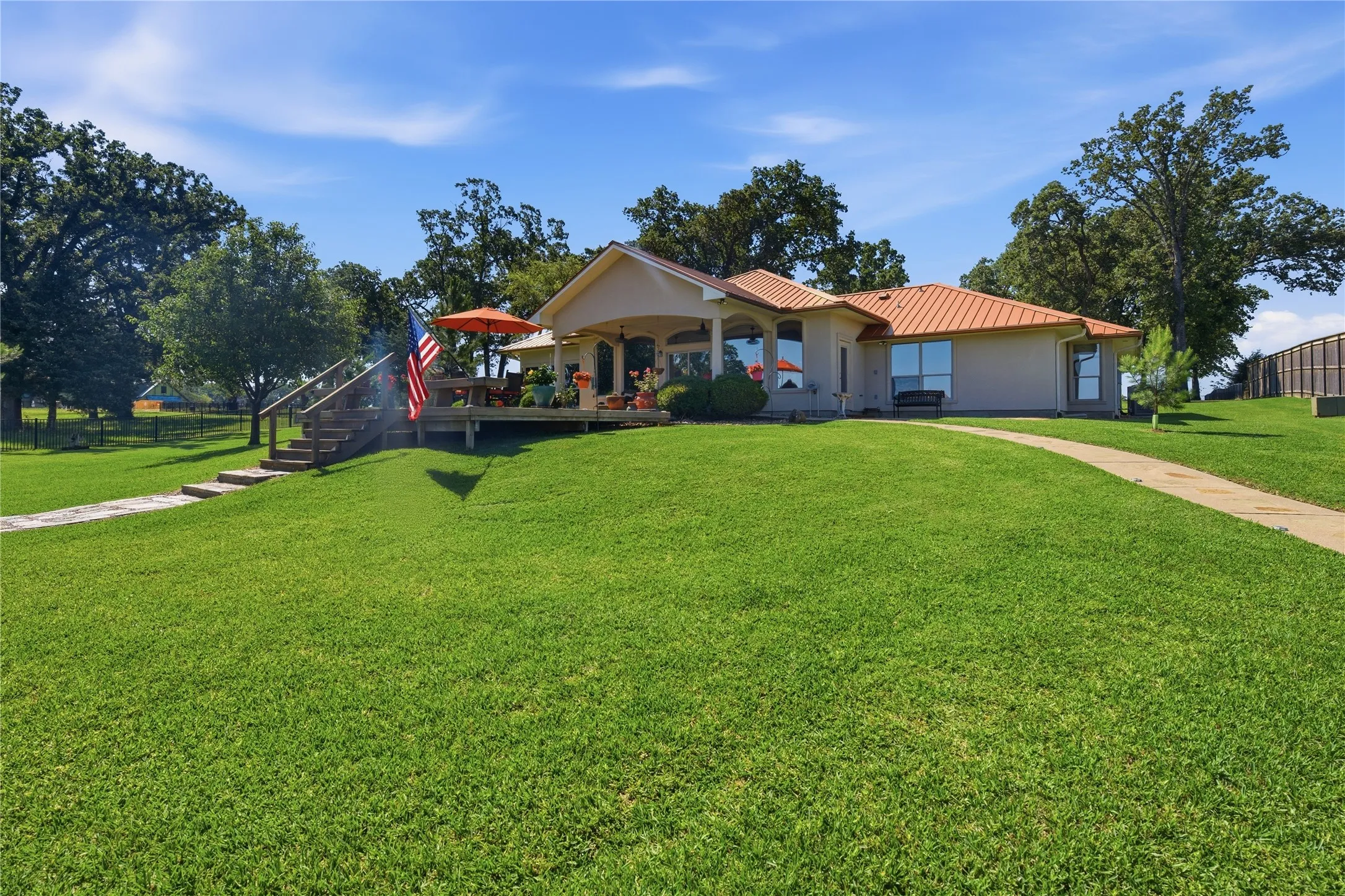 Single Family Residence For Sale in Henderson County , 2547 Groves Drive, Tool, Texas 75143, 3 Bedroom, 2 Bathroom, 2 Garage spaces, 2,807 Sqft, built in 2008, mls#21312215, Real Estate Agent in Tool, Homes For Sale in Henderson county, Homes For Sale in Tool, Realtor in Tool Texas, Real Estate Brokerage Independent Realty Texas, Luminita Cordes Realtor