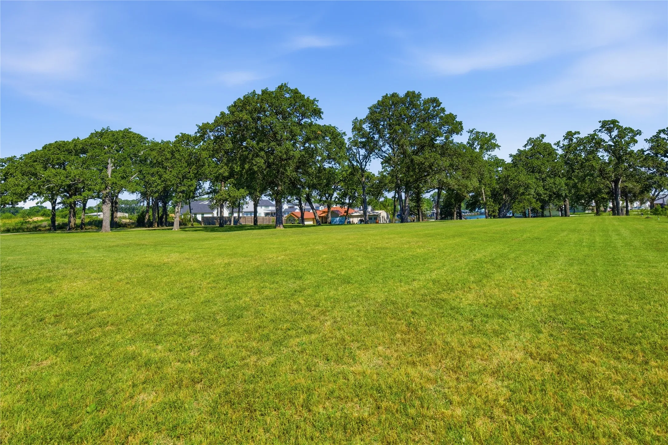 Single Family Residence For Sale in Henderson County , 2547 Groves Drive, Tool, Texas 75143, 3 Bedroom, 2 Bathroom, 2 Garage spaces, 2,807 Sqft, built in 2008, mls#21312215, Real Estate Agent in Tool, Homes For Sale in Henderson county, Homes For Sale in Tool, Realtor in Tool Texas, Real Estate Brokerage Independent Realty Texas, Luminita Cordes Realtor