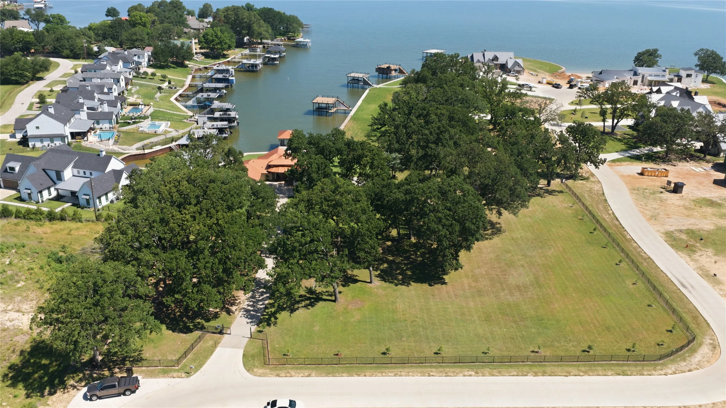 Single Family Residence For Sale in Henderson County , 2547 Groves Drive, Tool, Texas 75143, 3 Bedroom, 2 Bathroom, 2 Garage spaces, 2,807 Sqft, built in 2008, mls#21312215, Real Estate Agent in Tool, Homes For Sale in Henderson county, Homes For Sale in Tool, Realtor in Tool Texas, Real Estate Brokerage Independent Realty Texas, Luminita Cordes Realtor