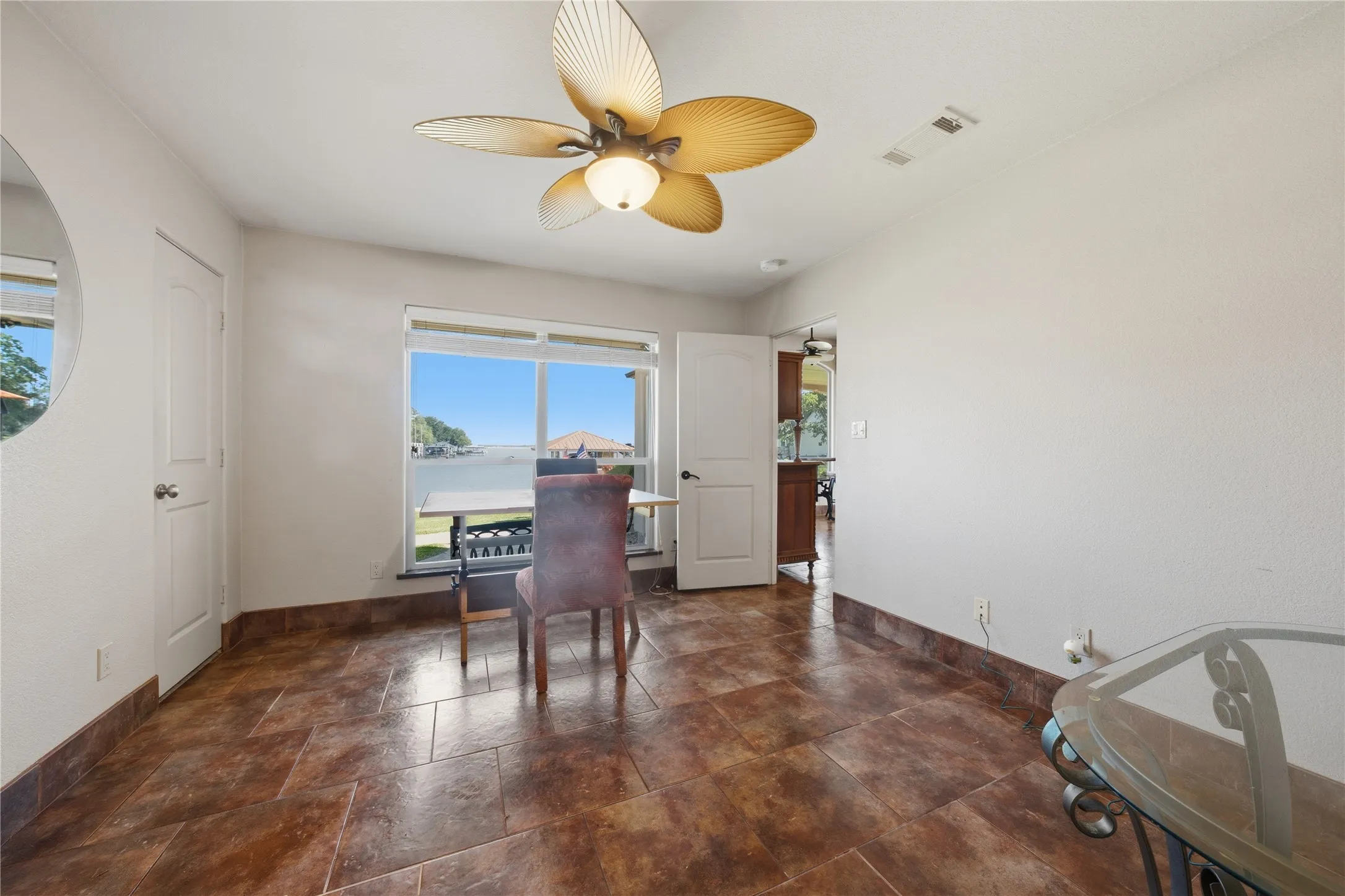Single Family Residence For Sale in Henderson County , 2547 Groves Drive, Tool, Texas 75143, 3 Bedroom, 2 Bathroom, 2 Garage spaces, 2,807 Sqft, built in 2008, mls#21312215, Real Estate Agent in Tool, Homes For Sale in Henderson county, Homes For Sale in Tool, Realtor in Tool Texas, Real Estate Brokerage Independent Realty Texas, Luminita Cordes Realtor