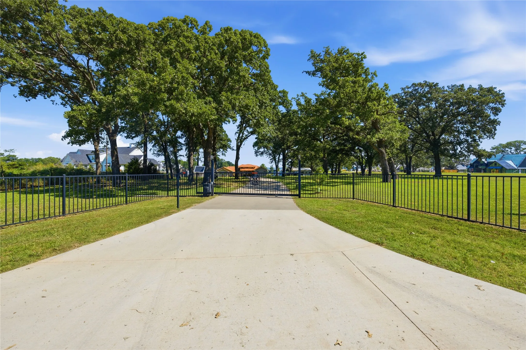 Single Family Residence For Sale in Henderson County , 2547 Groves Drive, Tool, Texas 75143, 3 Bedroom, 2 Bathroom, 2 Garage spaces, 2,807 Sqft, built in 2008, mls#21312215, Real Estate Agent in Tool, Homes For Sale in Henderson county, Homes For Sale in Tool, Realtor in Tool Texas, Real Estate Brokerage Independent Realty Texas, Luminita Cordes Realtor
