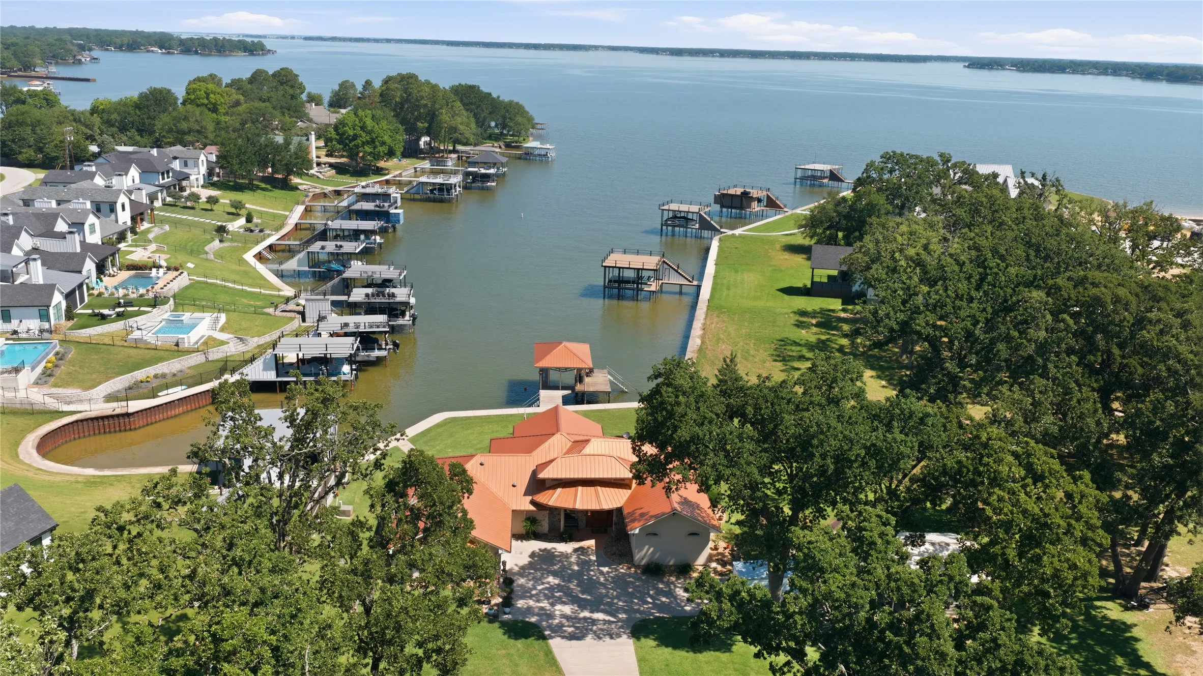 Single Family Residence For Sale in Henderson County , 2547 Groves Drive, Tool, Texas 75143, 3 Bedroom, 2 Bathroom, 2 Garage spaces, 2,807 Sqft, built in 2008, mls#21312215, Real Estate Agent in Tool, Homes For Sale in Henderson county, Homes For Sale in Tool, Realtor in Tool Texas, Real Estate Brokerage Independent Realty Texas, Luminita Cordes Realtor