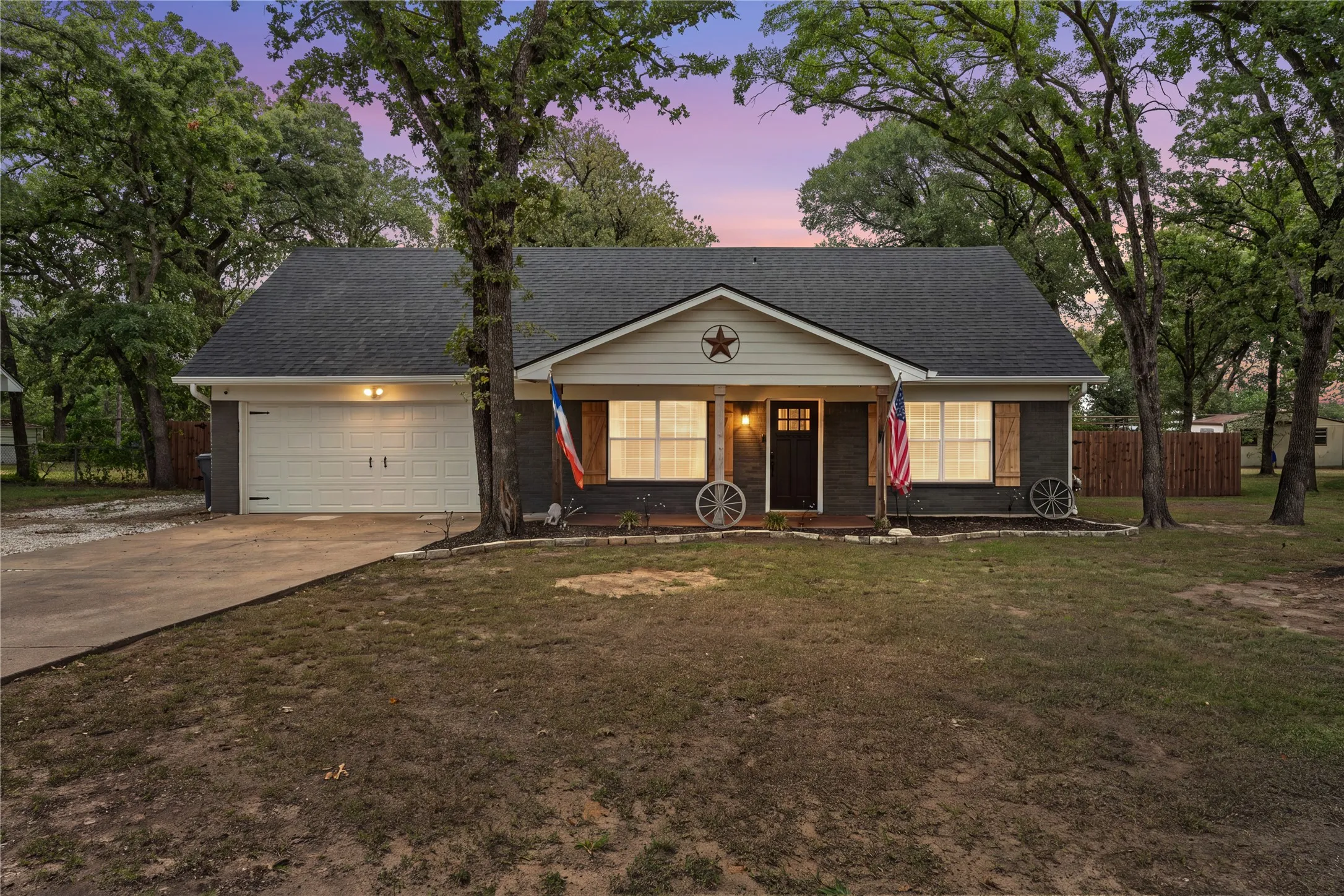 Single Family Residence For Sale in Mc Lennan County , 4506 Kendall Lane, Waco, Texas 76705, 3 Bedroom, 2 Bathroom, 3 Garage spaces, 1,691 Sqft, built in 1969, mls#21325862, Real Estate Agent in Waco, Homes For Sale in Mc Lennan county, Homes For Sale in Waco, Realtor in Waco Texas, Real Estate Brokerage Independent Realty Texas, Luminita Cordes Realtor