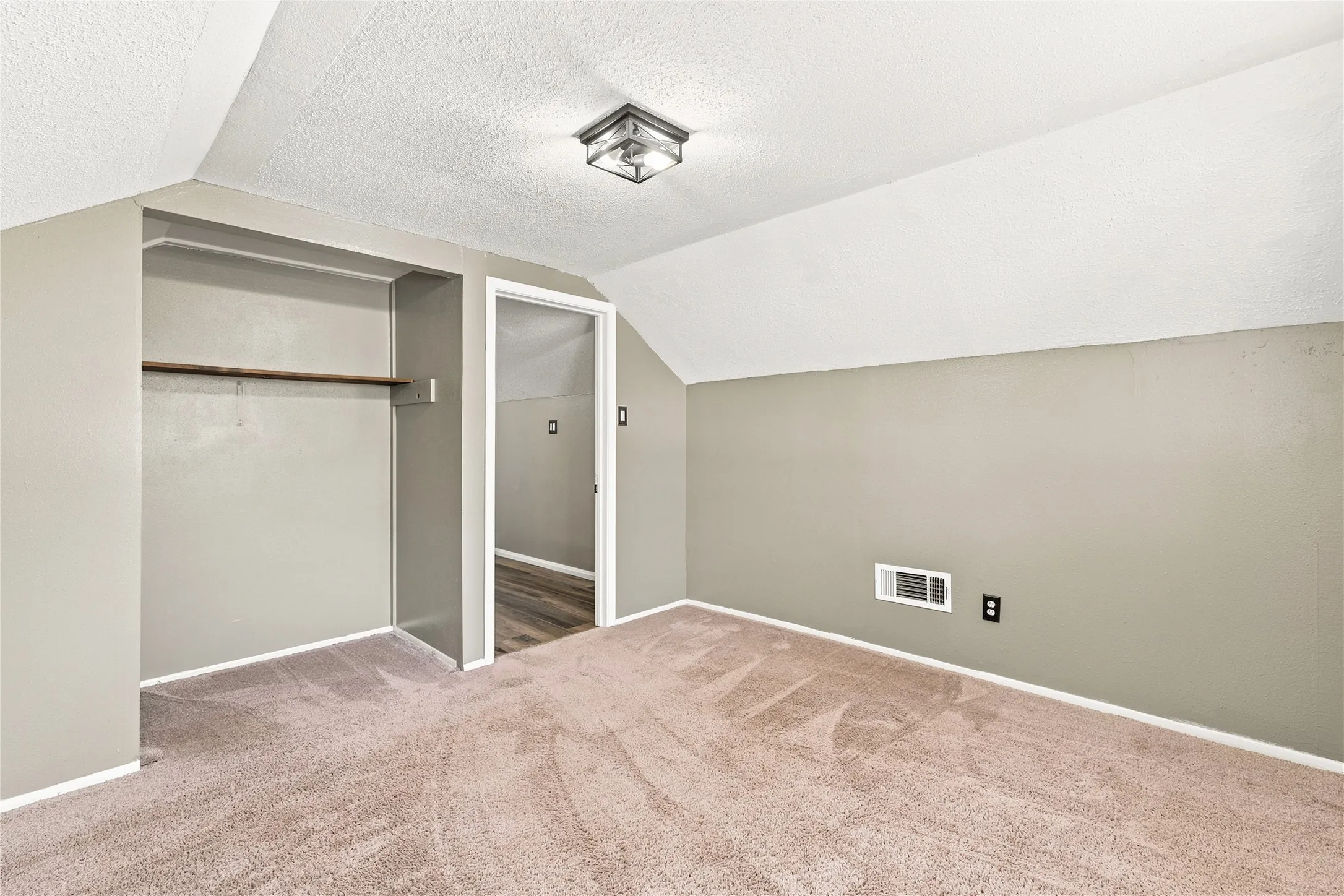 Single Family Residence For Sale in Mc Lennan County , 4506 Kendall Lane, Waco, Texas 76705, 3 Bedroom, 2 Bathroom, 3 Garage spaces, 1,691 Sqft, built in 1969, mls#21325862, Real Estate Agent in Waco, Homes For Sale in Mc Lennan county, Homes For Sale in Waco, Realtor in Waco Texas, Real Estate Brokerage Independent Realty Texas, Luminita Cordes Realtor