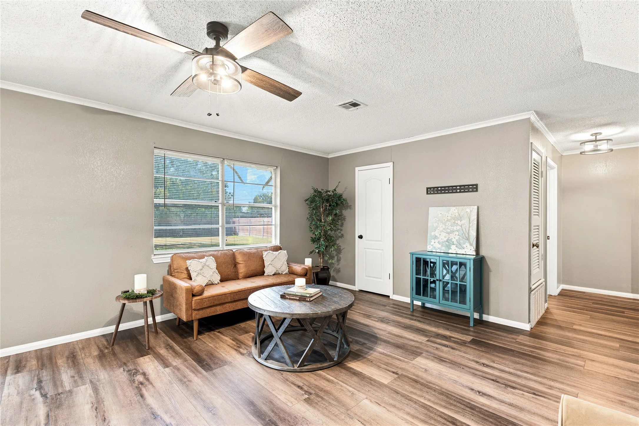 Single Family Residence For Sale in Mc Lennan County , 4506 Kendall Lane, Waco, Texas 76705, 3 Bedroom, 2 Bathroom, 3 Garage spaces, 1,691 Sqft, built in 1969, mls#21325862, Real Estate Agent in Waco, Homes For Sale in Mc Lennan county, Homes For Sale in Waco, Realtor in Waco Texas, Real Estate Brokerage Independent Realty Texas, Luminita Cordes Realtor
