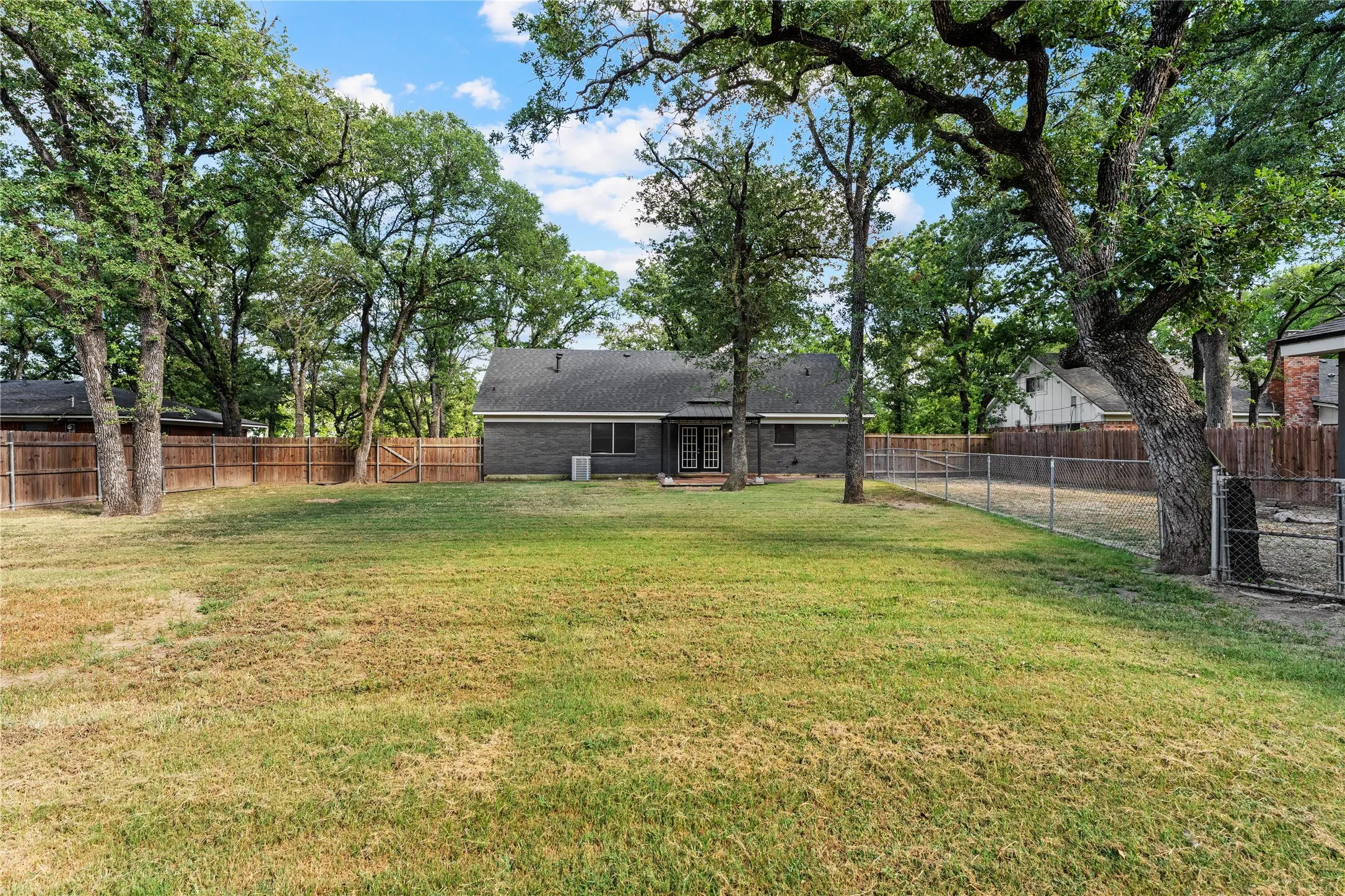 Single Family Residence For Sale in Mc Lennan County , 4506 Kendall Lane, Waco, Texas 76705, 3 Bedroom, 2 Bathroom, 3 Garage spaces, 1,691 Sqft, built in 1969, mls#21325862, Real Estate Agent in Waco, Homes For Sale in Mc Lennan county, Homes For Sale in Waco, Realtor in Waco Texas, Real Estate Brokerage Independent Realty Texas, Luminita Cordes Realtor