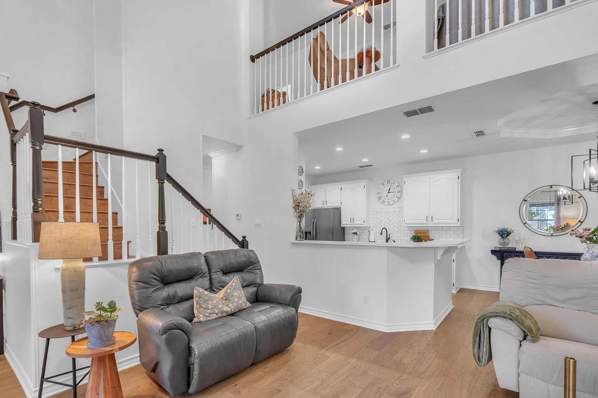 Townhouse For Sale in Parker County , 2144 Lakeforest Drive, Weatherford, Texas 76087, 3 Bedroom, 4 Bathroom, 2 Garage spaces, 1,959 Sqft, built in 1996, mls#21327067, Real Estate Agent in Weatherford, Homes For Sale in Parker county, Homes For Sale in Weatherford, Realtor in Weatherford Texas, Real Estate Brokerage Independent Realty Texas, Luminita Cordes Realtor