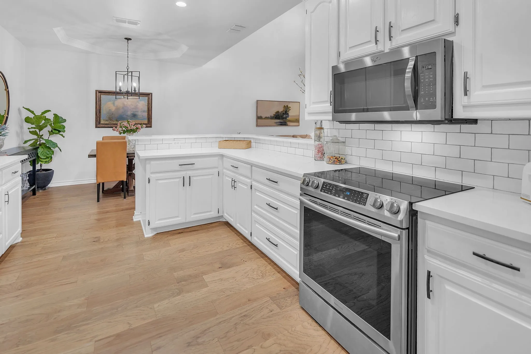 Townhouse For Sale in Parker County , 2144 Lakeforest Drive, Weatherford, Texas 76087, 3 Bedroom, 4 Bathroom, 2 Garage spaces, 1,959 Sqft, built in 1996, mls#21327067, Real Estate Agent in Weatherford, Homes For Sale in Parker county, Homes For Sale in Weatherford, Realtor in Weatherford Texas, Real Estate Brokerage Independent Realty Texas, Luminita Cordes Realtor