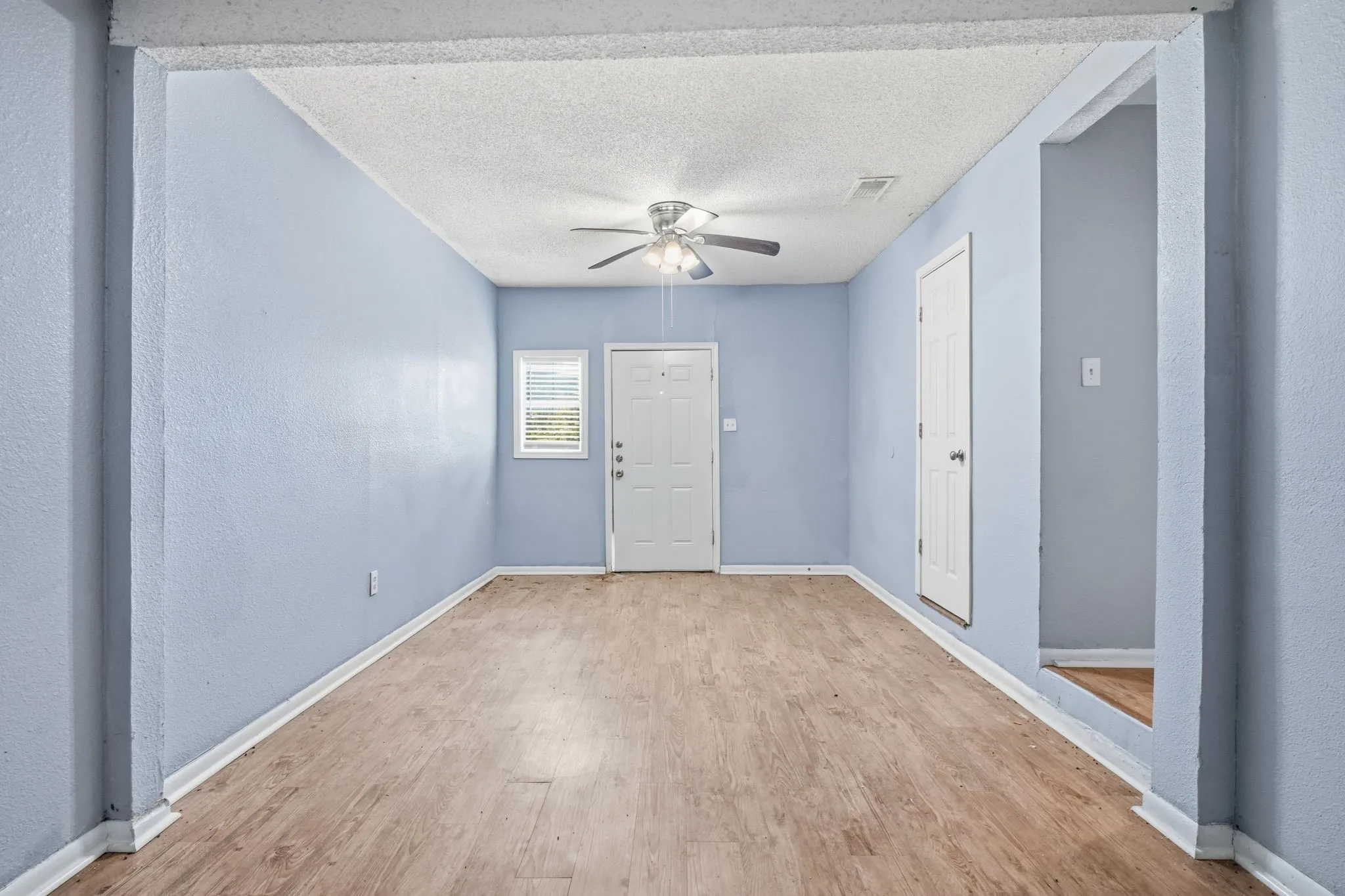 Single Family Residence For Sale in Johnson County , 1401 Granbury Street, Cleburne, Texas 76033, 4 Bedroom, 2 Bathroom, Garage spaces, 1,438 Sqft, built in 1955, mls#21318395, Real Estate Agent in Cleburne, Homes For Sale in Johnson county, Homes For Sale in Cleburne, Realtor in Cleburne Texas, Real Estate Brokerage Independent Realty Texas, Luminita Cordes Realtor
