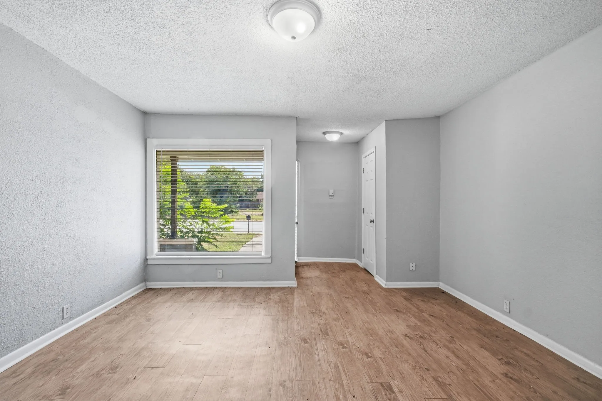 Single Family Residence For Sale in Johnson County , 1401 Granbury Street, Cleburne, Texas 76033, 4 Bedroom, 2 Bathroom, Garage spaces, 1,438 Sqft, built in 1955, mls#21318395, Real Estate Agent in Cleburne, Homes For Sale in Johnson county, Homes For Sale in Cleburne, Realtor in Cleburne Texas, Real Estate Brokerage Independent Realty Texas, Luminita Cordes Realtor