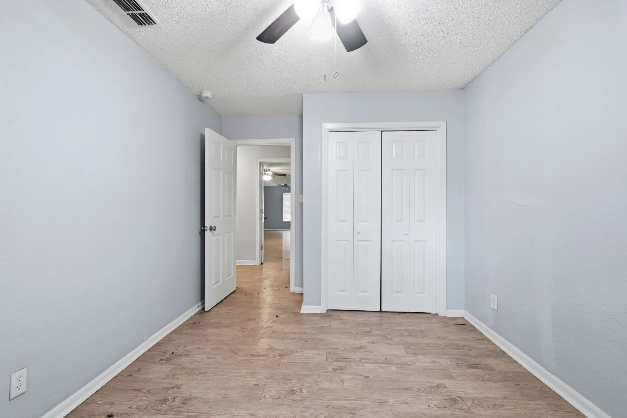 Single Family Residence For Sale in Johnson County , 1401 Granbury Street, Cleburne, Texas 76033, 4 Bedroom, 2 Bathroom, Garage spaces, 1,438 Sqft, built in 1955, mls#21318395, Real Estate Agent in Cleburne, Homes For Sale in Johnson county, Homes For Sale in Cleburne, Realtor in Cleburne Texas, Real Estate Brokerage Independent Realty Texas, Luminita Cordes Realtor