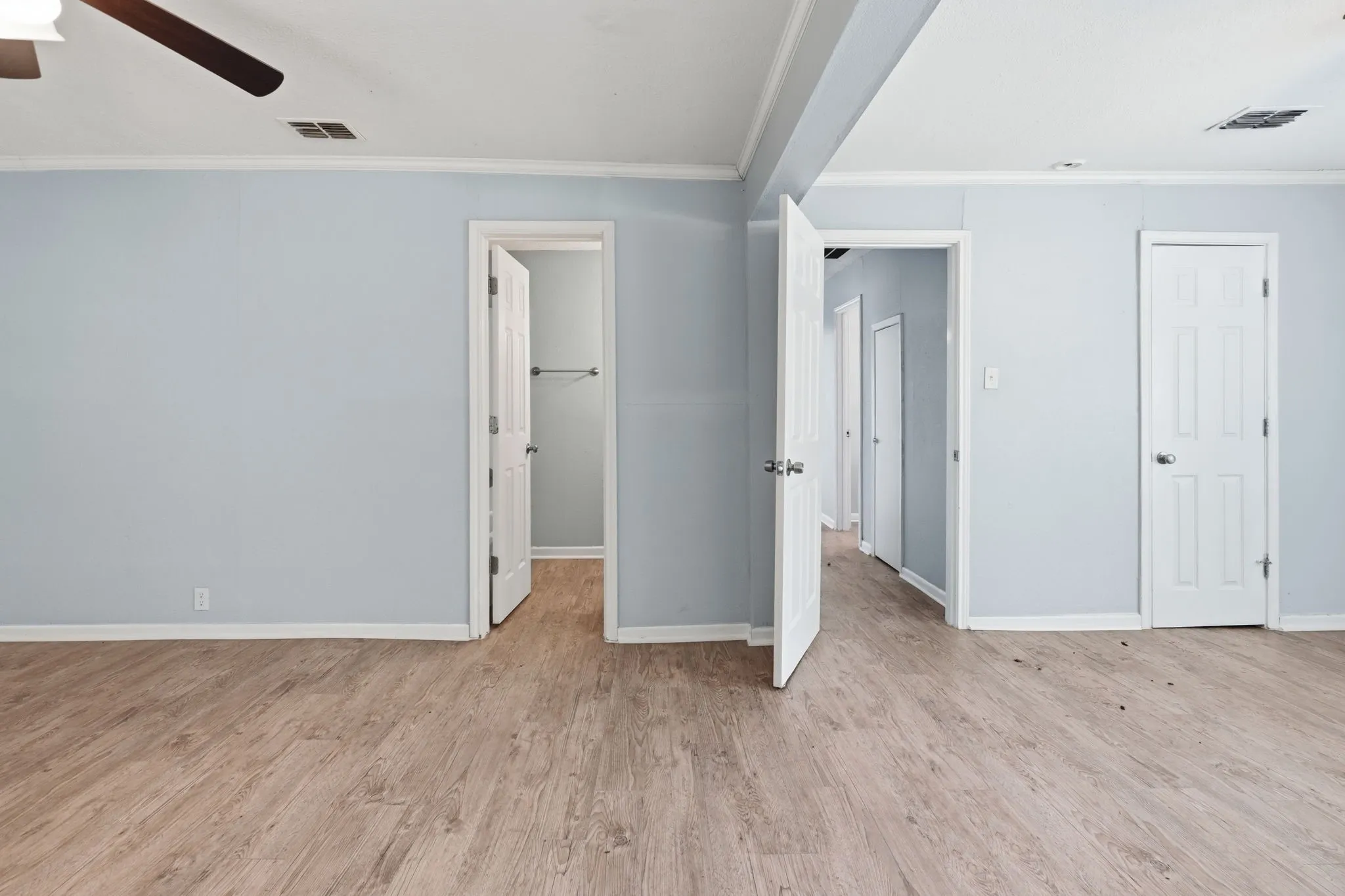 Single Family Residence For Sale in Johnson County , 1401 Granbury Street, Cleburne, Texas 76033, 4 Bedroom, 2 Bathroom, Garage spaces, 1,438 Sqft, built in 1955, mls#21318395, Real Estate Agent in Cleburne, Homes For Sale in Johnson county, Homes For Sale in Cleburne, Realtor in Cleburne Texas, Real Estate Brokerage Independent Realty Texas, Luminita Cordes Realtor