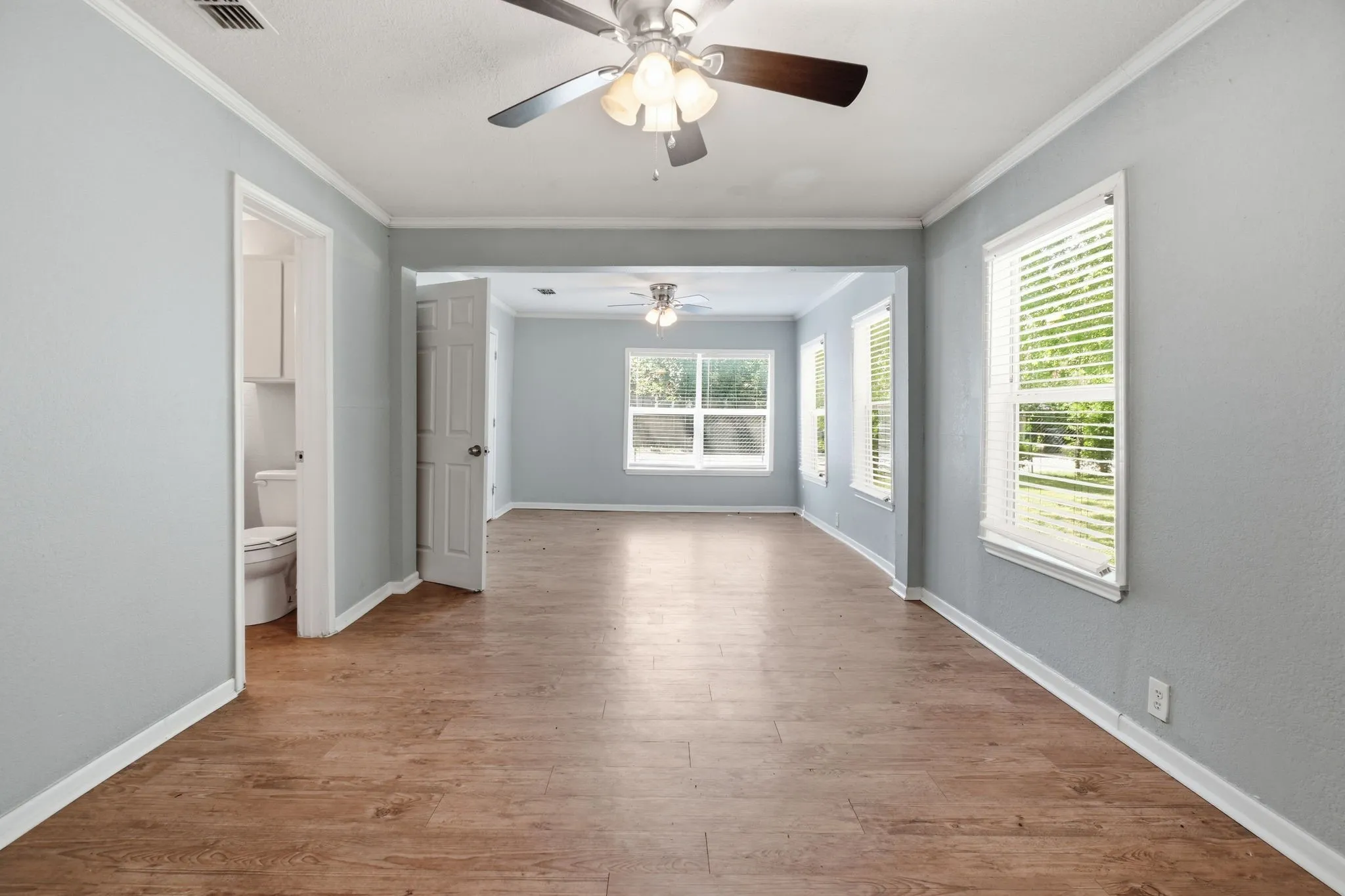 Single Family Residence For Sale in Johnson County , 1401 Granbury Street, Cleburne, Texas 76033, 4 Bedroom, 2 Bathroom, Garage spaces, 1,438 Sqft, built in 1955, mls#21318395, Real Estate Agent in Cleburne, Homes For Sale in Johnson county, Homes For Sale in Cleburne, Realtor in Cleburne Texas, Real Estate Brokerage Independent Realty Texas, Luminita Cordes Realtor