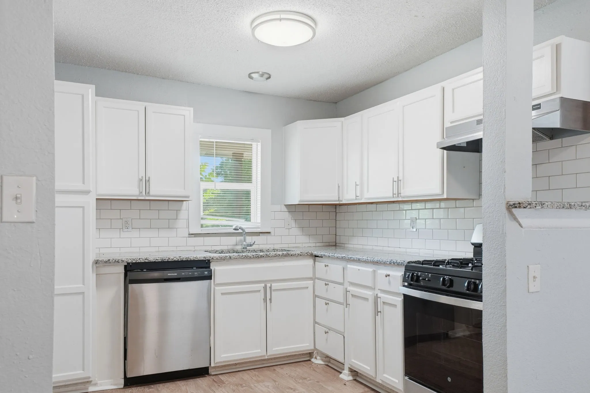 Single Family Residence For Sale in Johnson County , 1401 Granbury Street, Cleburne, Texas 76033, 4 Bedroom, 2 Bathroom, Garage spaces, 1,438 Sqft, built in 1955, mls#21318395, Real Estate Agent in Cleburne, Homes For Sale in Johnson county, Homes For Sale in Cleburne, Realtor in Cleburne Texas, Real Estate Brokerage Independent Realty Texas, Luminita Cordes Realtor