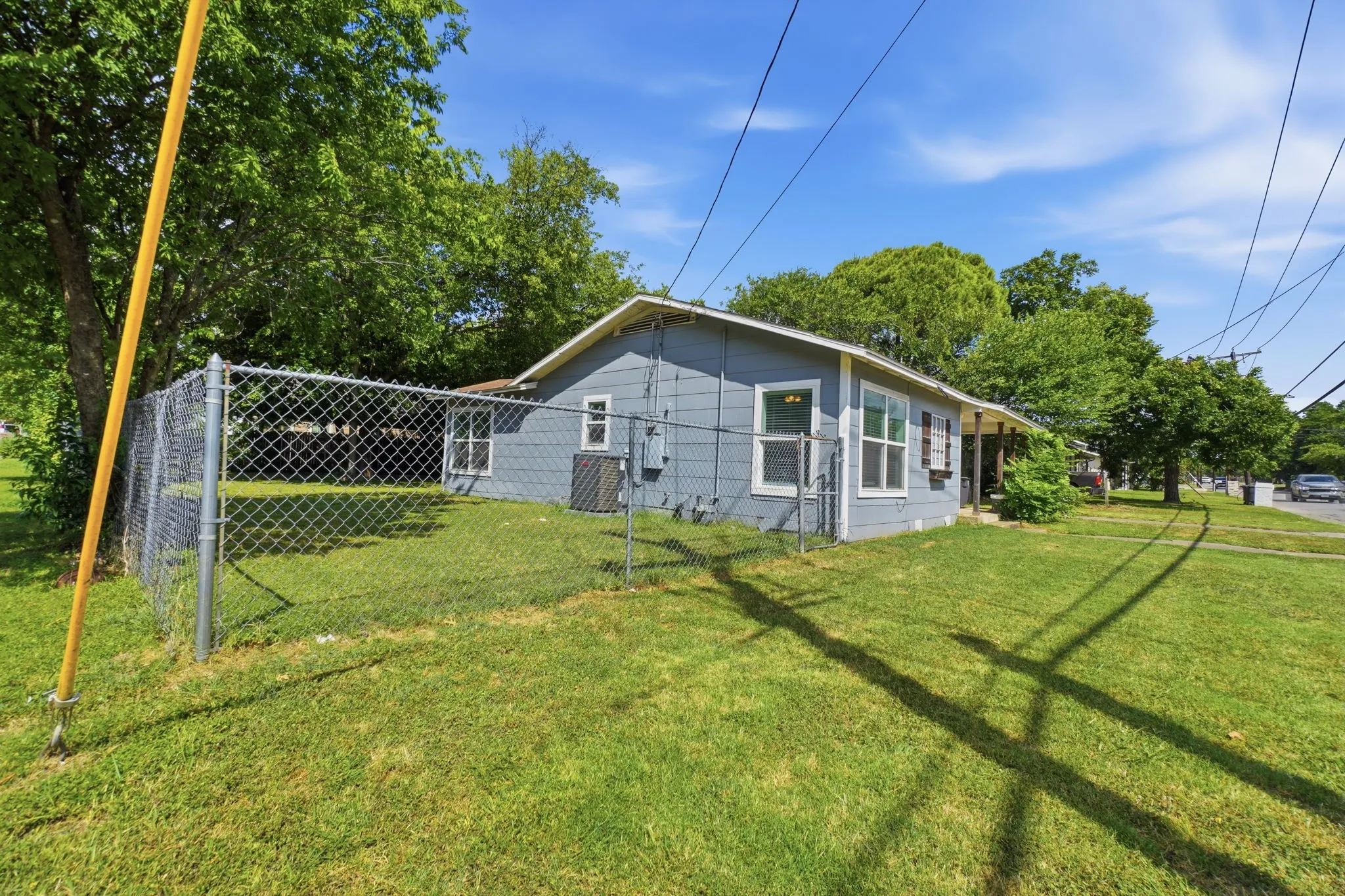 Single Family Residence For Sale in Johnson County , 1401 Granbury Street, Cleburne, Texas 76033, 4 Bedroom, 2 Bathroom, Garage spaces, 1,438 Sqft, built in 1955, mls#21318395, Real Estate Agent in Cleburne, Homes For Sale in Johnson county, Homes For Sale in Cleburne, Realtor in Cleburne Texas, Real Estate Brokerage Independent Realty Texas, Luminita Cordes Realtor