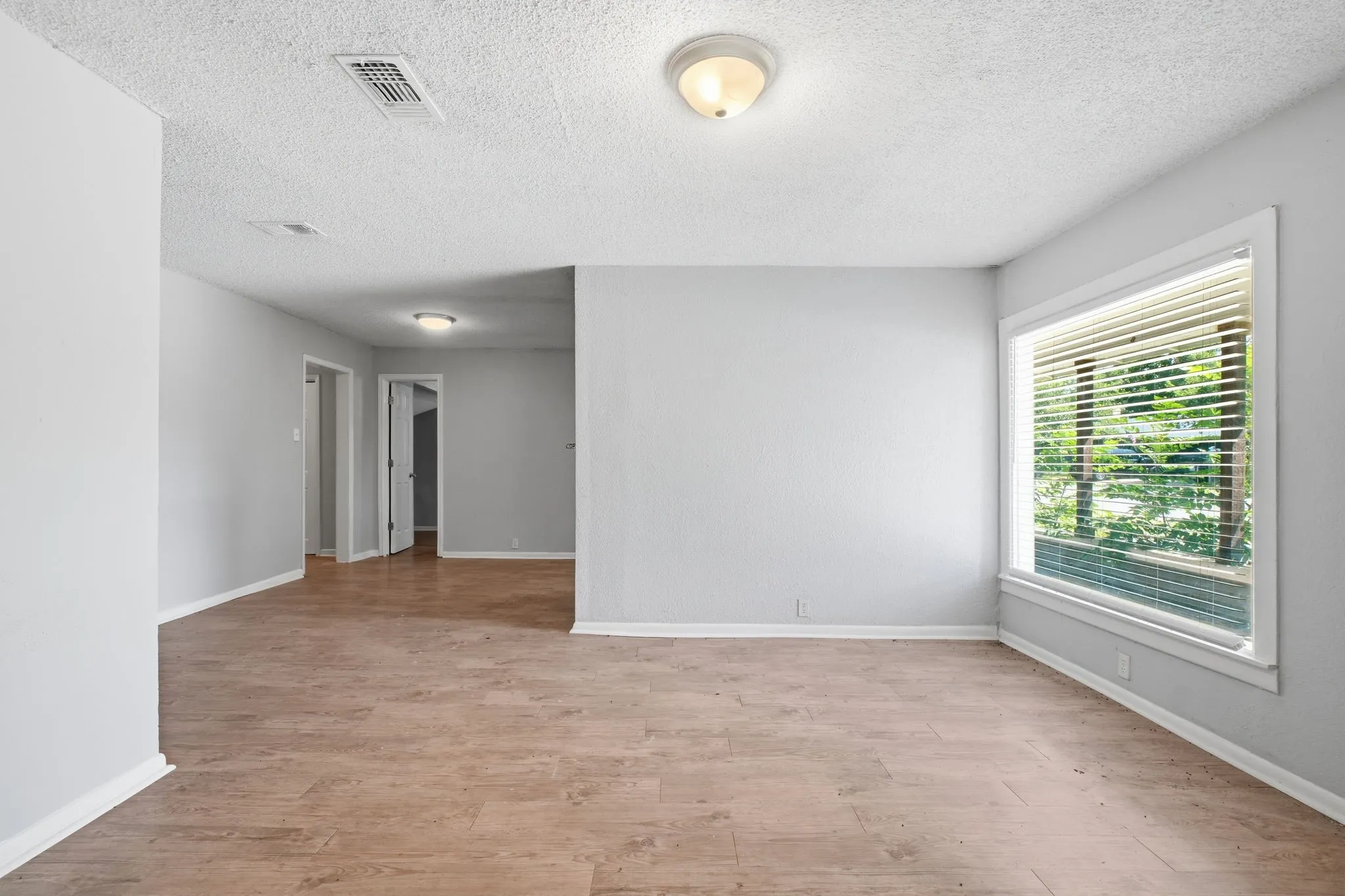 Single Family Residence For Sale in Johnson County , 1401 Granbury Street, Cleburne, Texas 76033, 4 Bedroom, 2 Bathroom, Garage spaces, 1,438 Sqft, built in 1955, mls#21318395, Real Estate Agent in Cleburne, Homes For Sale in Johnson county, Homes For Sale in Cleburne, Realtor in Cleburne Texas, Real Estate Brokerage Independent Realty Texas, Luminita Cordes Realtor