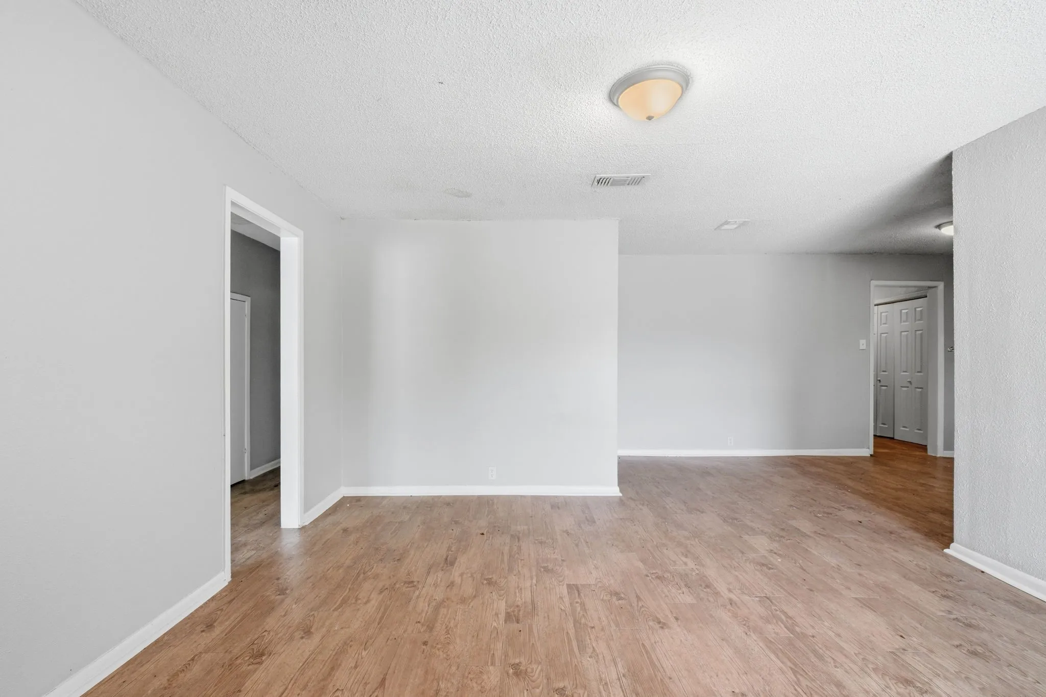 Single Family Residence For Sale in Johnson County , 1401 Granbury Street, Cleburne, Texas 76033, 4 Bedroom, 2 Bathroom, Garage spaces, 1,438 Sqft, built in 1955, mls#21318395, Real Estate Agent in Cleburne, Homes For Sale in Johnson county, Homes For Sale in Cleburne, Realtor in Cleburne Texas, Real Estate Brokerage Independent Realty Texas, Luminita Cordes Realtor
