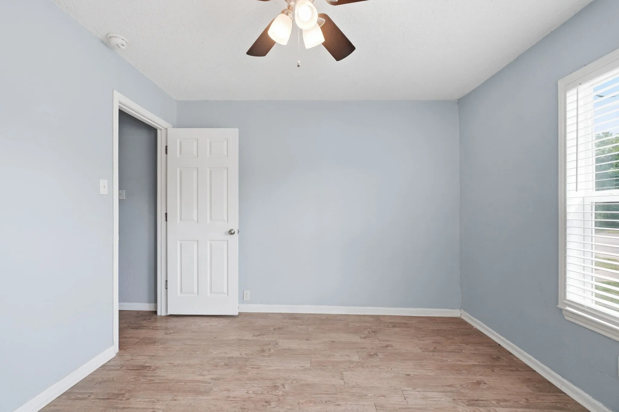 Single Family Residence For Sale in Johnson County , 1401 Granbury Street, Cleburne, Texas 76033, 4 Bedroom, 2 Bathroom, Garage spaces, 1,438 Sqft, built in 1955, mls#21318395, Real Estate Agent in Cleburne, Homes For Sale in Johnson county, Homes For Sale in Cleburne, Realtor in Cleburne Texas, Real Estate Brokerage Independent Realty Texas, Luminita Cordes Realtor