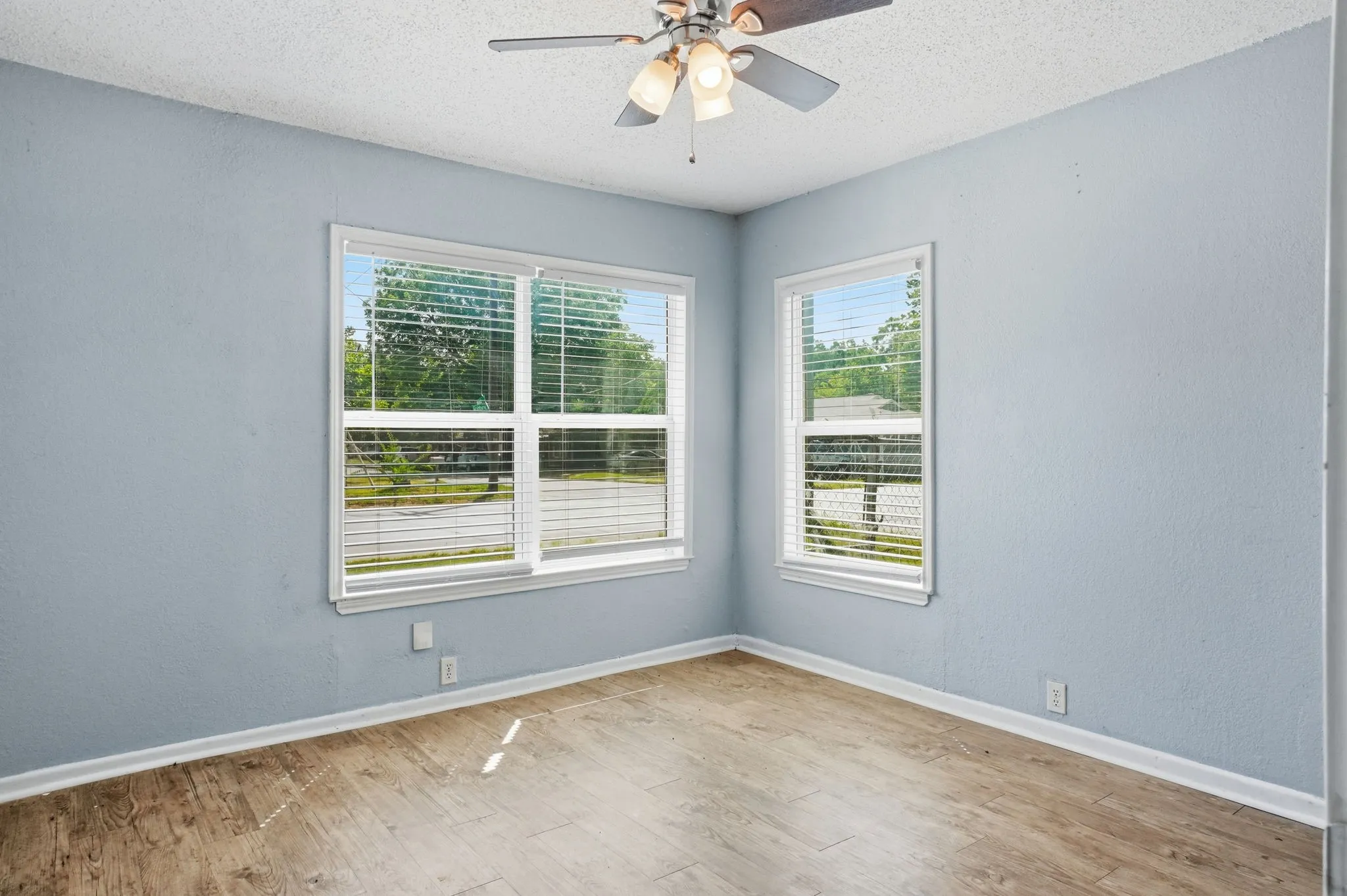 Single Family Residence For Sale in Johnson County , 1401 Granbury Street, Cleburne, Texas 76033, 4 Bedroom, 2 Bathroom, Garage spaces, 1,438 Sqft, built in 1955, mls#21318395, Real Estate Agent in Cleburne, Homes For Sale in Johnson county, Homes For Sale in Cleburne, Realtor in Cleburne Texas, Real Estate Brokerage Independent Realty Texas, Luminita Cordes Realtor