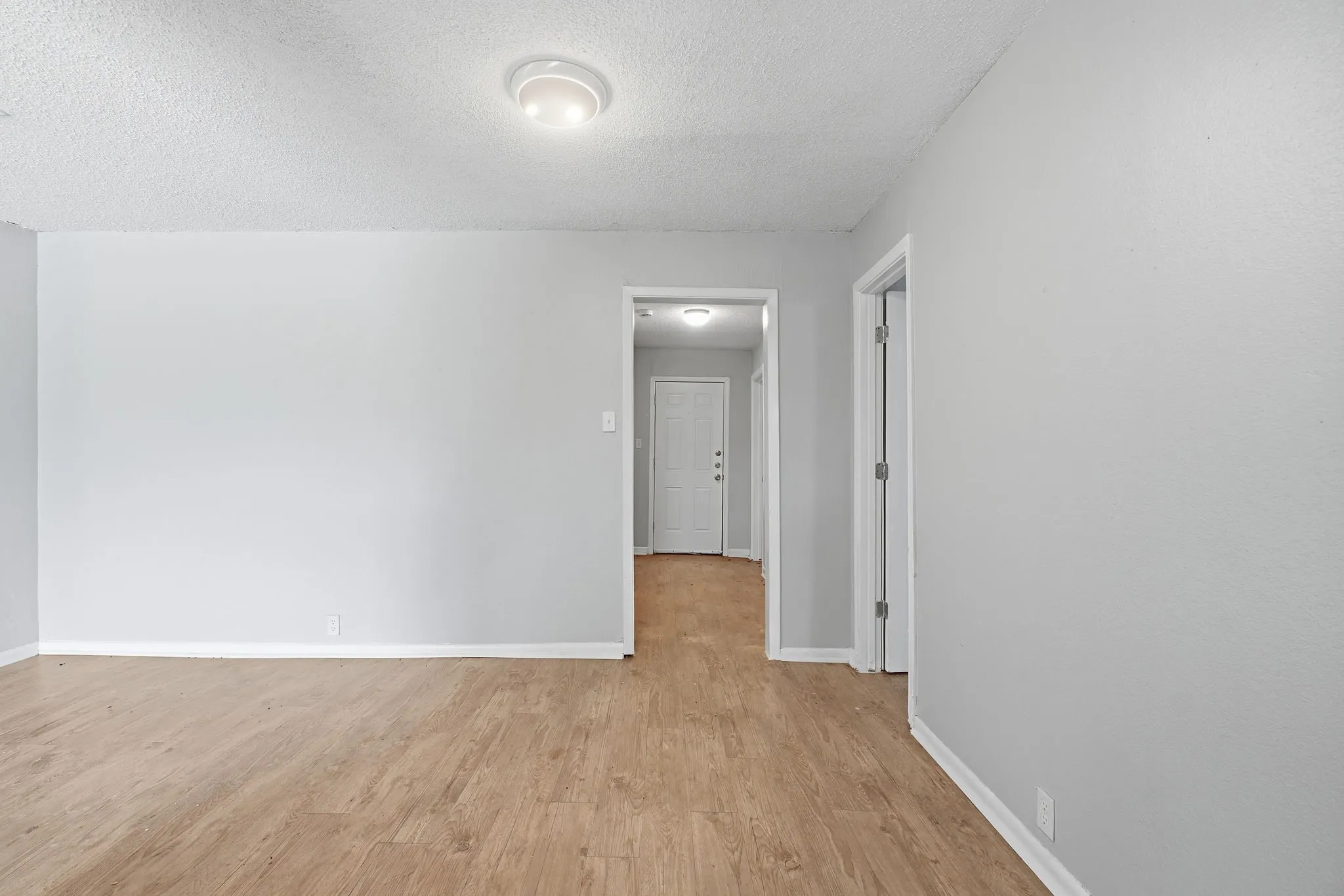 Single Family Residence For Sale in Johnson County , 1401 Granbury Street, Cleburne, Texas 76033, 4 Bedroom, 2 Bathroom, Garage spaces, 1,438 Sqft, built in 1955, mls#21318395, Real Estate Agent in Cleburne, Homes For Sale in Johnson county, Homes For Sale in Cleburne, Realtor in Cleburne Texas, Real Estate Brokerage Independent Realty Texas, Luminita Cordes Realtor