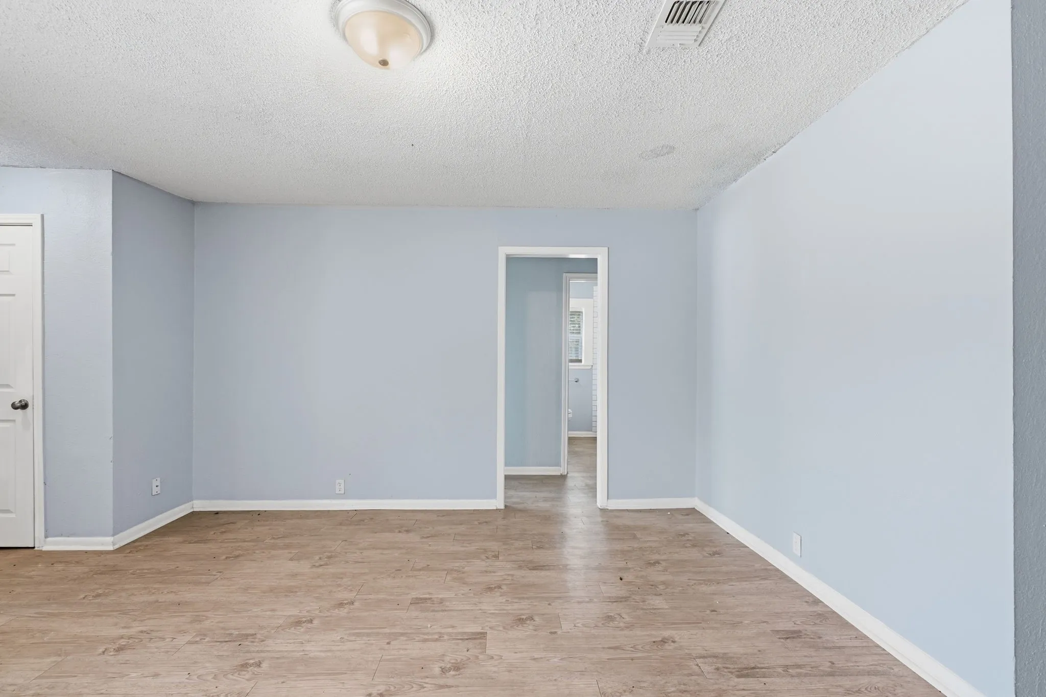 Single Family Residence For Sale in Johnson County , 1401 Granbury Street, Cleburne, Texas 76033, 4 Bedroom, 2 Bathroom, Garage spaces, 1,438 Sqft, built in 1955, mls#21318395, Real Estate Agent in Cleburne, Homes For Sale in Johnson county, Homes For Sale in Cleburne, Realtor in Cleburne Texas, Real Estate Brokerage Independent Realty Texas, Luminita Cordes Realtor