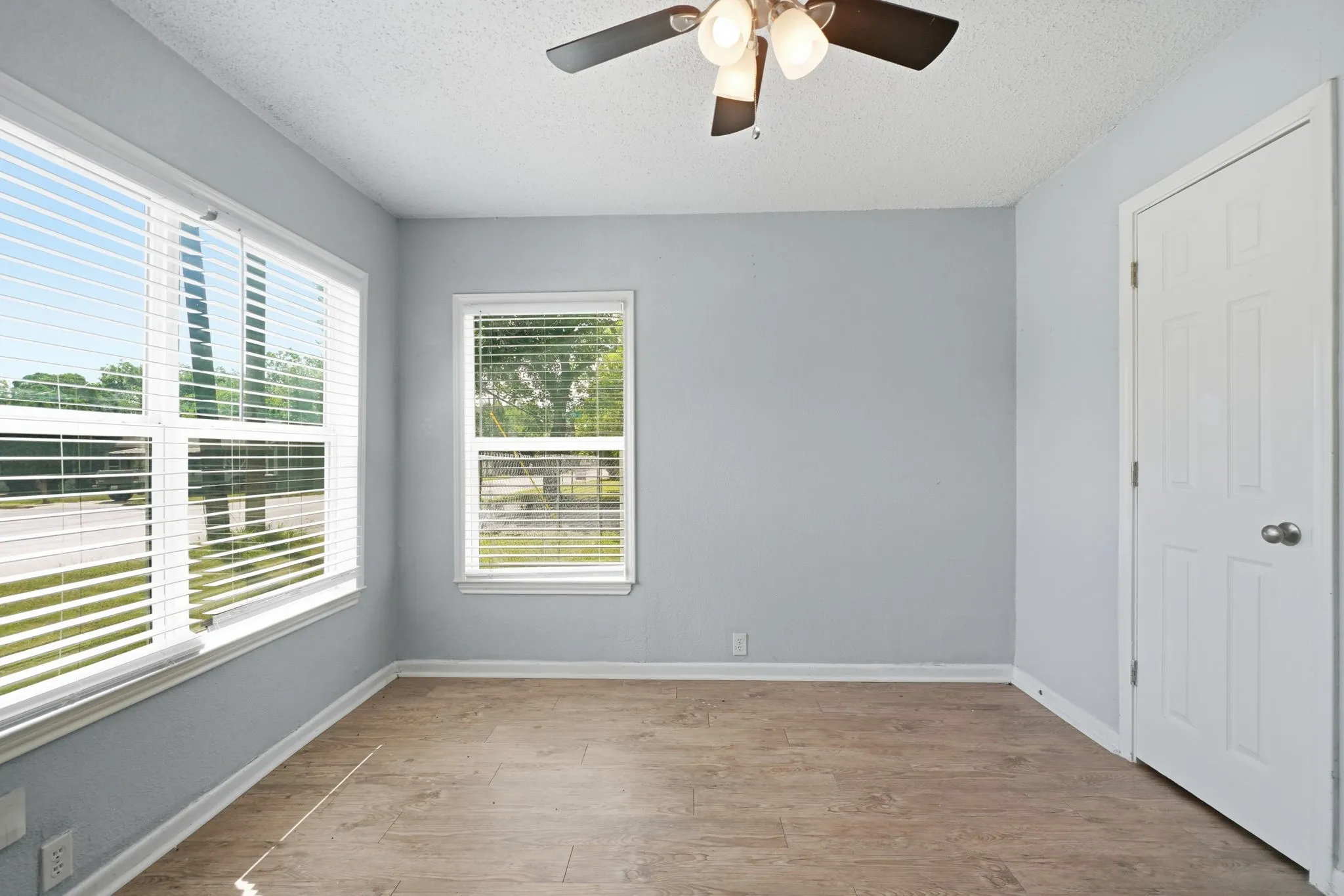 Single Family Residence For Sale in Johnson County , 1401 Granbury Street, Cleburne, Texas 76033, 4 Bedroom, 2 Bathroom, Garage spaces, 1,438 Sqft, built in 1955, mls#21318395, Real Estate Agent in Cleburne, Homes For Sale in Johnson county, Homes For Sale in Cleburne, Realtor in Cleburne Texas, Real Estate Brokerage Independent Realty Texas, Luminita Cordes Realtor