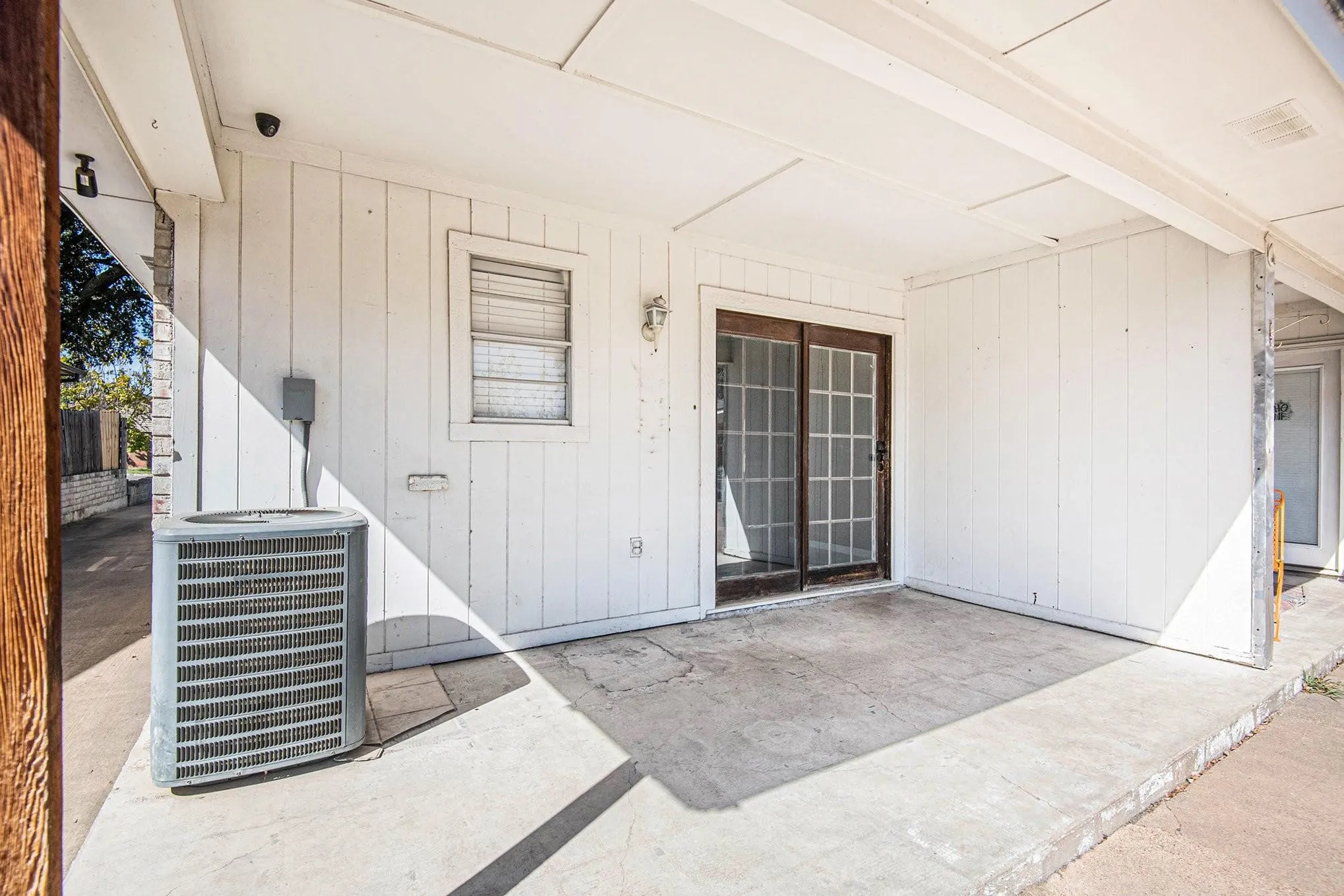 Duplex For Sale in Tarrant County , 6913 W Cleburne Road, Fort Worth, Texas 76133, 5 Bedroom, 4 Bathroom, Garage spaces, 0 Sqft, built in 1977, mls#21327083, Real Estate Agent in Fort Worth, Homes For Sale in Tarrant county, Homes For Sale in Fort Worth, Realtor in Fort Worth Texas, Real Estate Brokerage Independent Realty Texas, Luminita Cordes Realtor