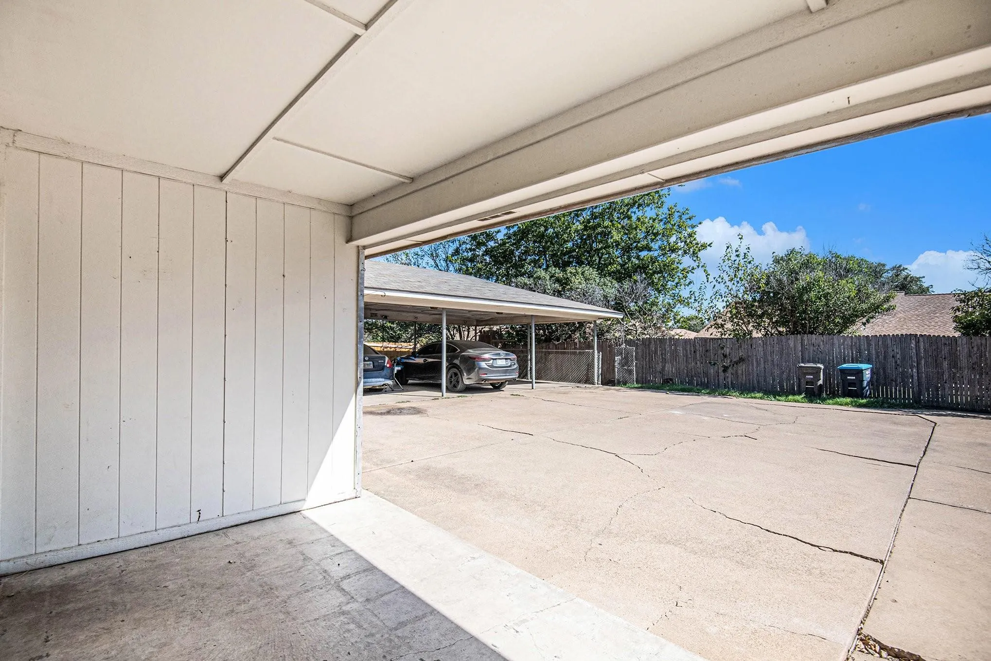 Duplex For Sale in Tarrant County , 6913 W Cleburne Road, Fort Worth, Texas 76133, 5 Bedroom, 4 Bathroom, Garage spaces, 0 Sqft, built in 1977, mls#21327083, Real Estate Agent in Fort Worth, Homes For Sale in Tarrant county, Homes For Sale in Fort Worth, Realtor in Fort Worth Texas, Real Estate Brokerage Independent Realty Texas, Luminita Cordes Realtor