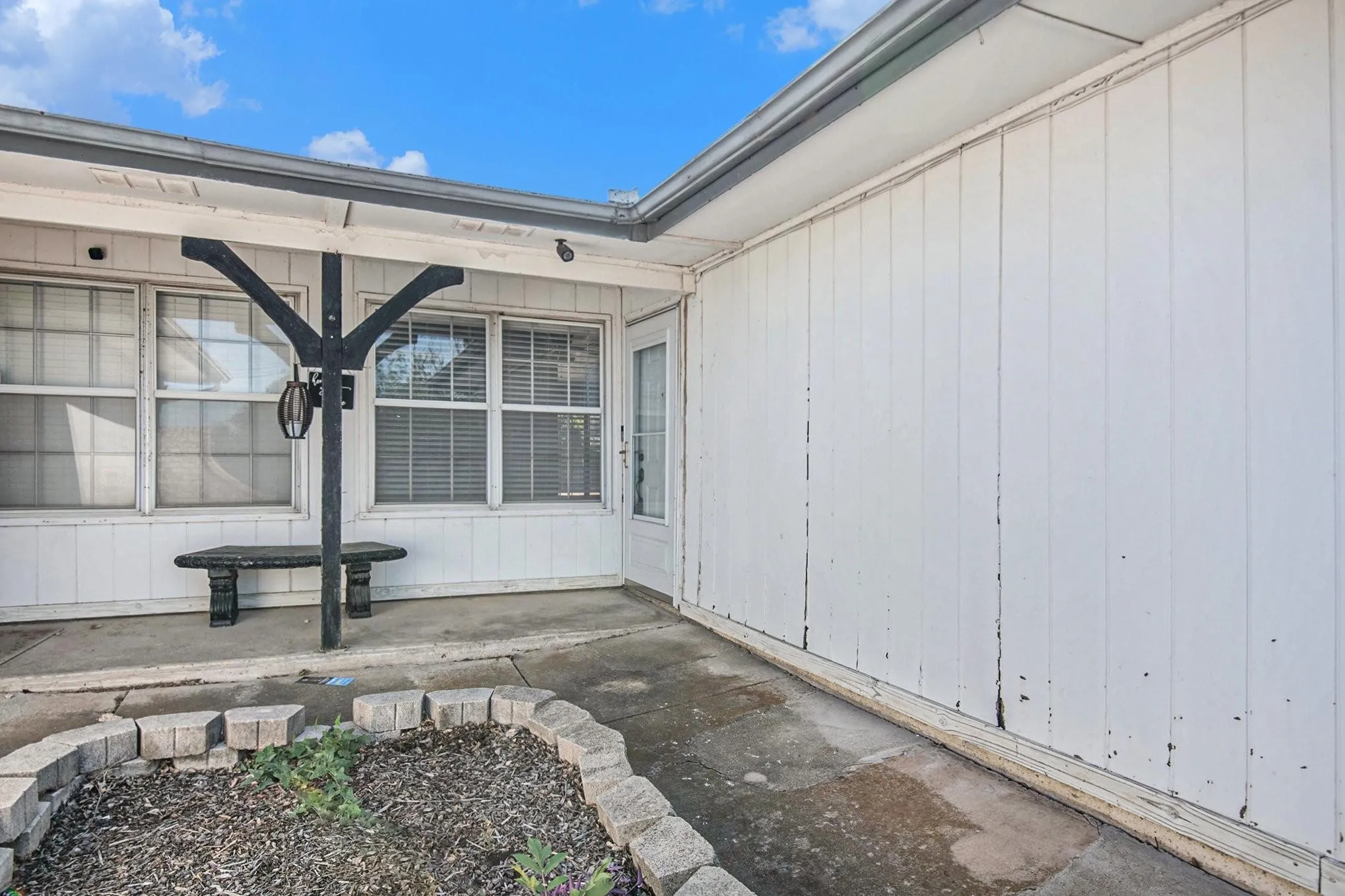 Duplex For Sale in Tarrant County , 6913 W Cleburne Road, Fort Worth, Texas 76133, 5 Bedroom, 4 Bathroom, Garage spaces, 0 Sqft, built in 1977, mls#21327083, Real Estate Agent in Fort Worth, Homes For Sale in Tarrant county, Homes For Sale in Fort Worth, Realtor in Fort Worth Texas, Real Estate Brokerage Independent Realty Texas, Luminita Cordes Realtor