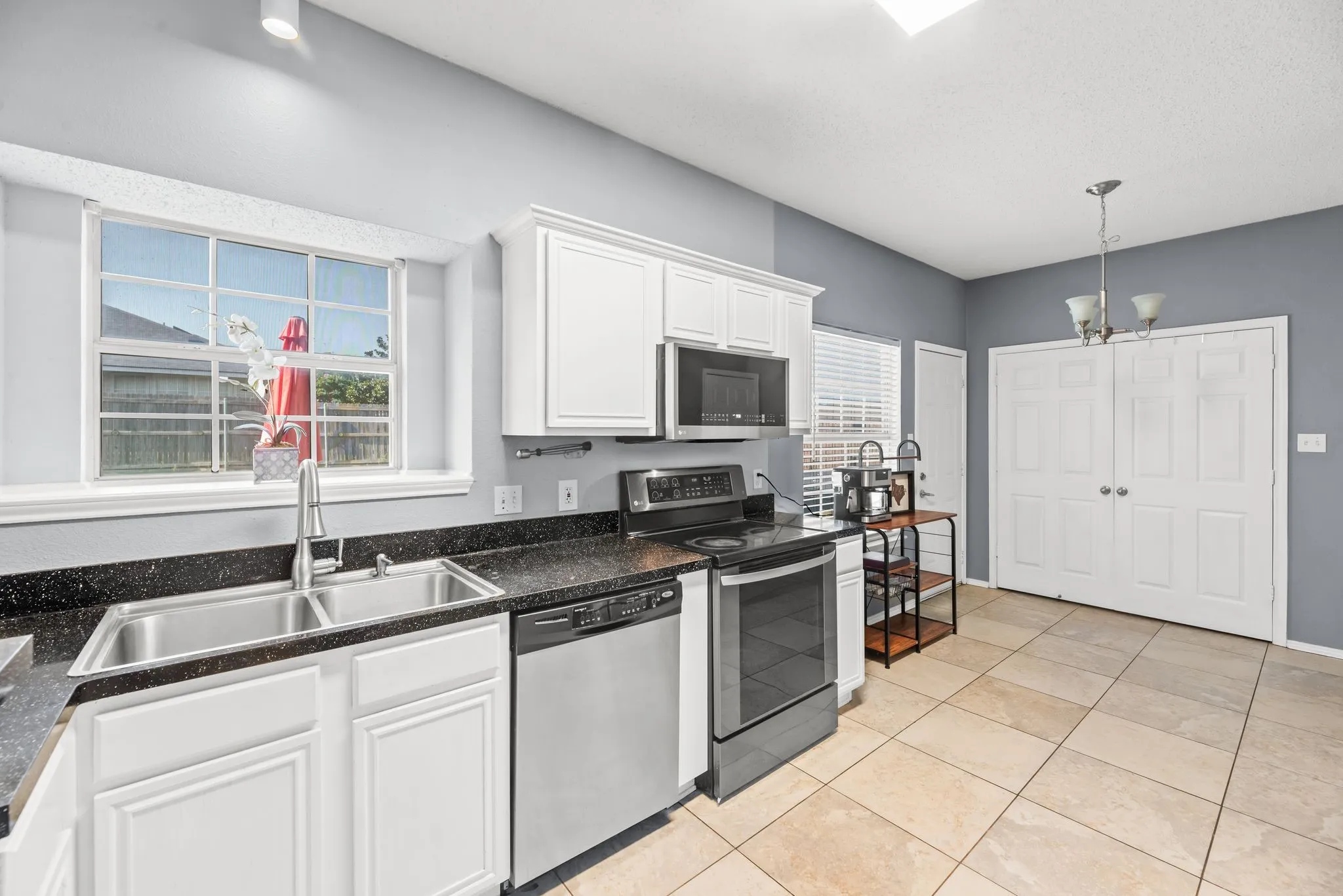 Single Family Residence For Sale in Tarrant County , 3908 Cannonwood Drive, Fort Worth, Texas 76137, 4 Bedrooms, 3 Bathrooms, 2 Garage spaces, 1,912 Sqft, built in 1997, Price $345,000, mls#21325320, Real Estate Agent in Fort Worth, Homes For Sale in Tarrant county, Homes For Sale in Fort Worth, Realtor in Fort Worth Texas, Real Estate Brokerage Independent Realty Texas, Luminita Cordes Realtor