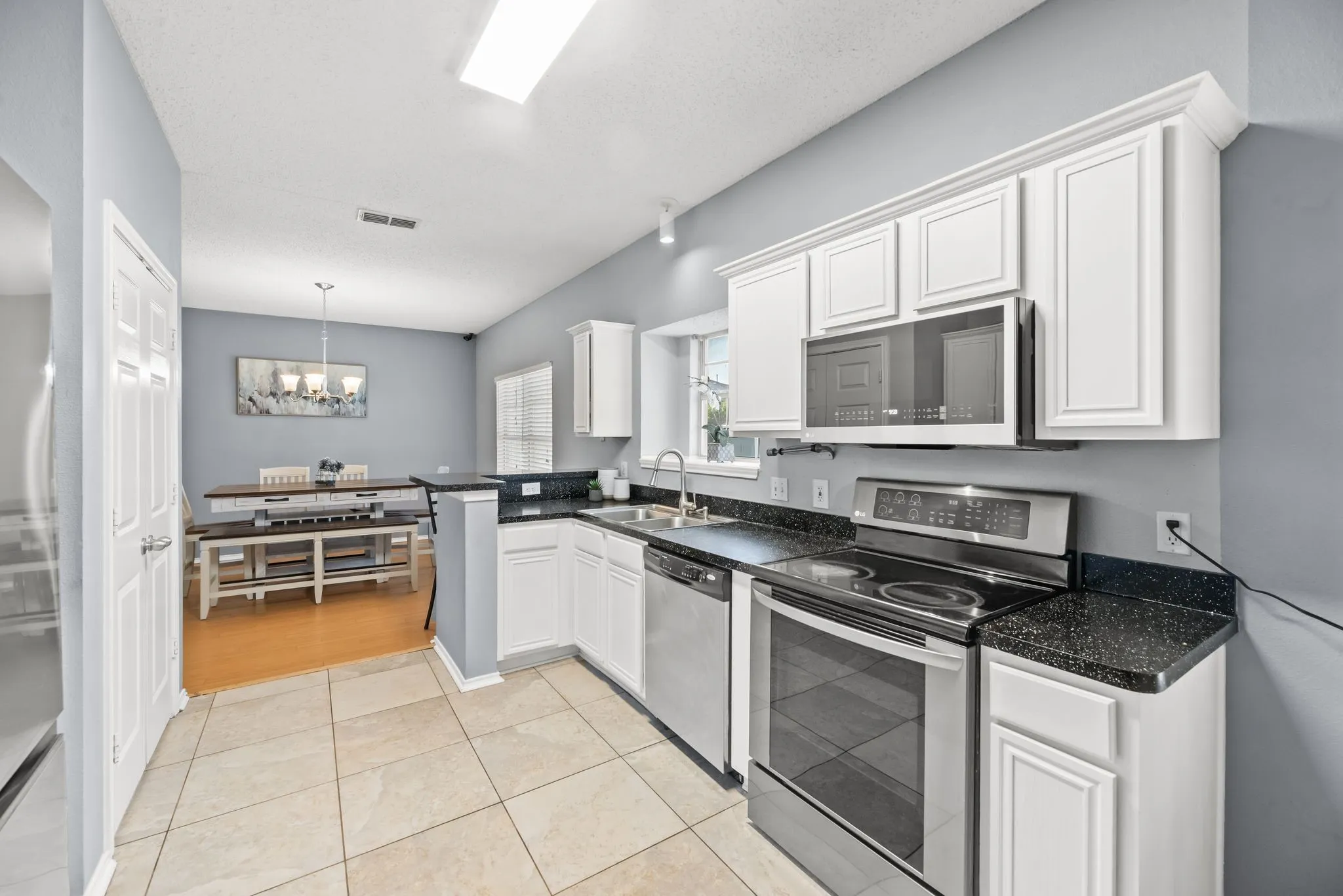 Single Family Residence For Sale in Tarrant County , 3908 Cannonwood Drive, Fort Worth, Texas 76137, 4 Bedrooms, 3 Bathrooms, 2 Garage spaces, 1,912 Sqft, built in 1997, Price $345,000, mls#21325320, Real Estate Agent in Fort Worth, Homes For Sale in Tarrant county, Homes For Sale in Fort Worth, Realtor in Fort Worth Texas, Real Estate Brokerage Independent Realty Texas, Luminita Cordes Realtor