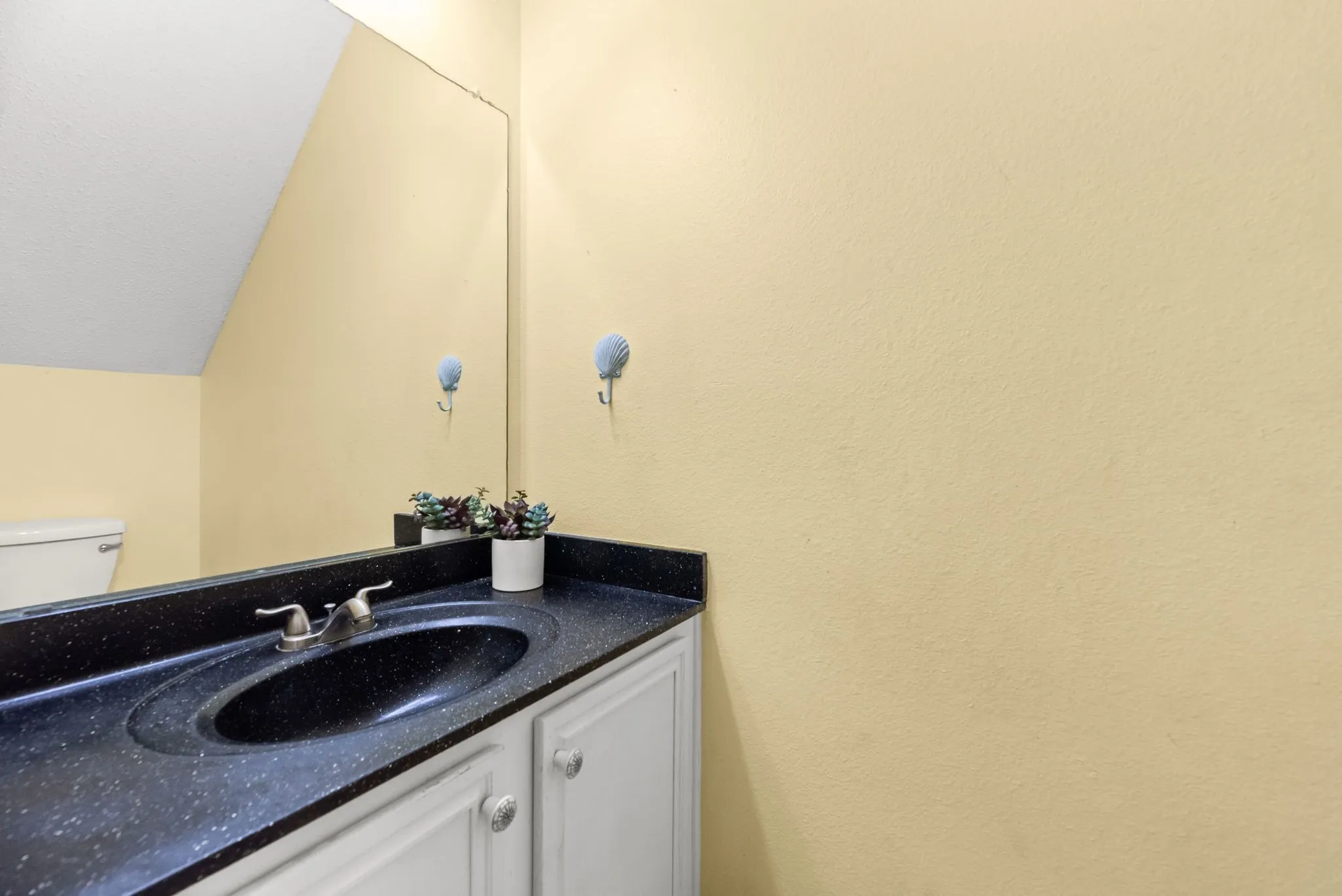 Single Family Residence For Sale in Tarrant County , 3908 Cannonwood Drive, Fort Worth, Texas 76137, 4 Bedrooms, 3 Bathrooms, 2 Garage spaces, 1,912 Sqft, built in 1997, Price $345,000, mls#21325320, Real Estate Agent in Fort Worth, Homes For Sale in Tarrant county, Homes For Sale in Fort Worth, Realtor in Fort Worth Texas, Real Estate Brokerage Independent Realty Texas, Luminita Cordes Realtor