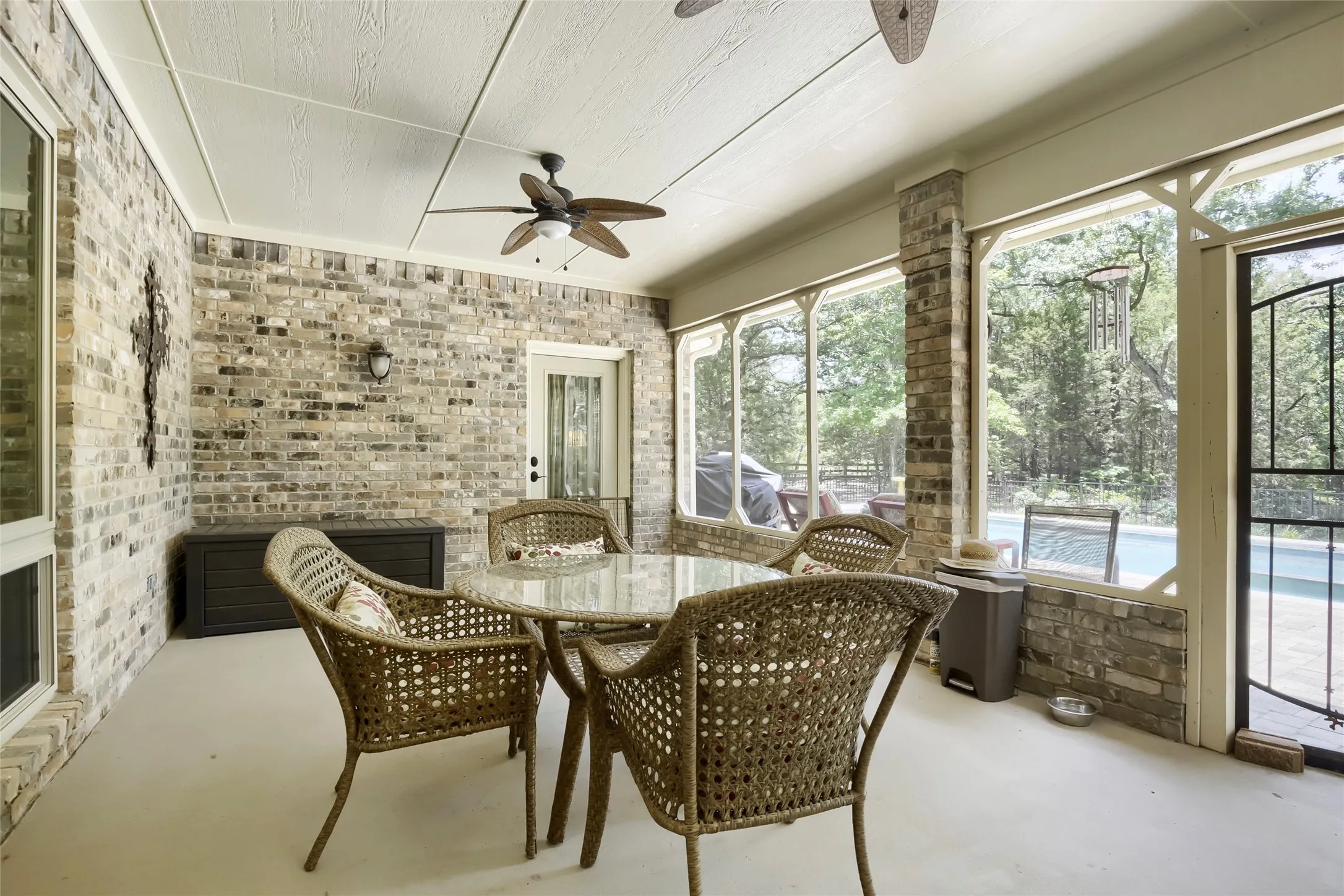 Single Family Residence For Sale in Kaufman County , 1573 Oak Bend Drive, Kaufman, Texas 75142, 4 Bedroom, 3 Bathroom, 3 Garage spaces, 2,476 Sqft, built in 1999, Price $629,900, mls#21325730, Real Estate Agent in Kaufman, Homes For Sale in Kaufman county, Homes For Sale in Kaufman, Realtor in Kaufman Texas, Real Estate Brokerage Independent Realty Texas, Luminita Cordes Realtor