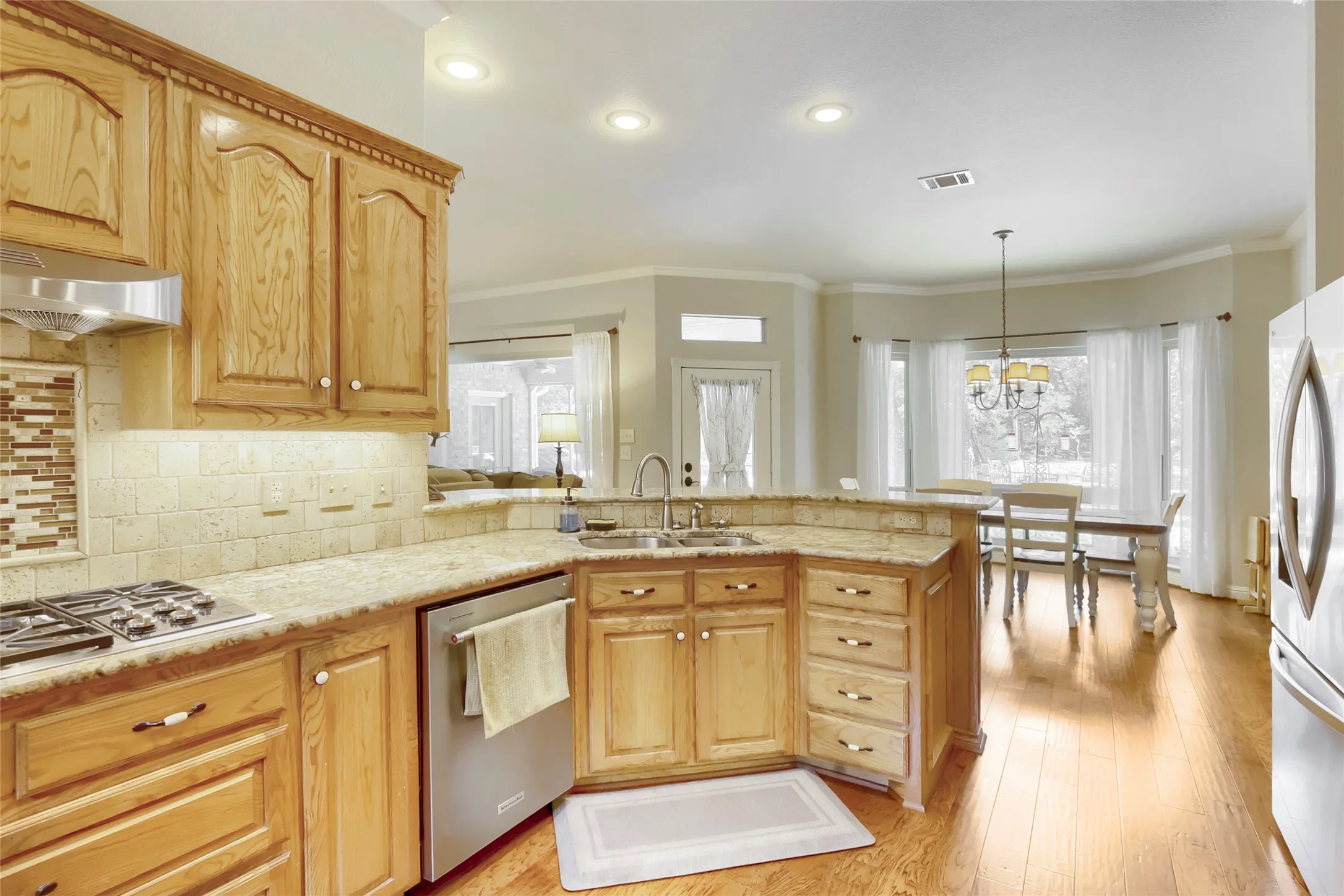 Single Family Residence For Sale in Kaufman County , 1573 Oak Bend Drive, Kaufman, Texas 75142, 4 Bedroom, 3 Bathroom, 3 Garage spaces, 2,476 Sqft, built in 1999, Price $629,900, mls#21325730, Real Estate Agent in Kaufman, Homes For Sale in Kaufman county, Homes For Sale in Kaufman, Realtor in Kaufman Texas, Real Estate Brokerage Independent Realty Texas, Luminita Cordes Realtor