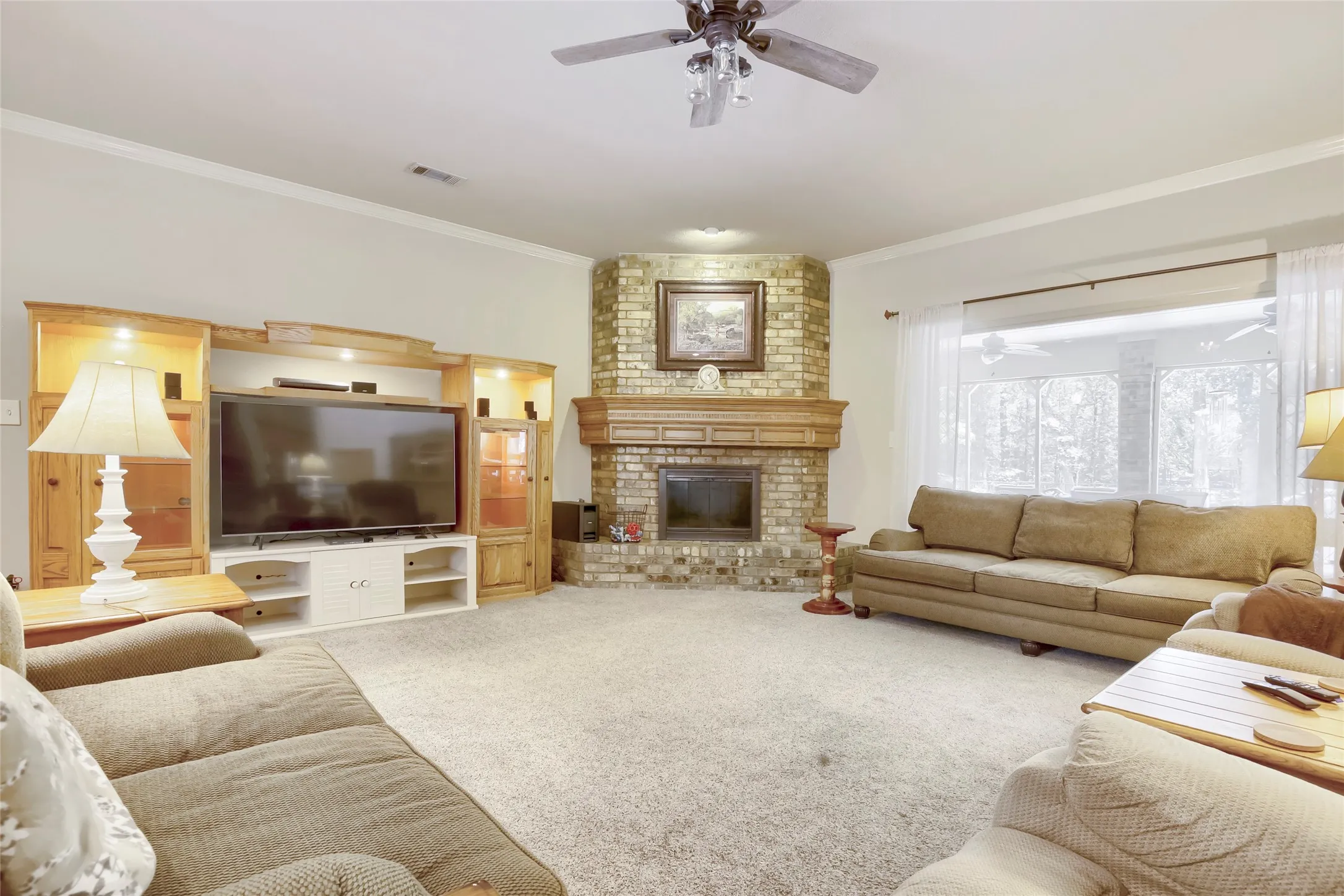 Single Family Residence For Sale in Kaufman County , 1573 Oak Bend Drive, Kaufman, Texas 75142, 4 Bedroom, 3 Bathroom, 3 Garage spaces, 2,476 Sqft, built in 1999, Price $629,900, mls#21325730, Real Estate Agent in Kaufman, Homes For Sale in Kaufman county, Homes For Sale in Kaufman, Realtor in Kaufman Texas, Real Estate Brokerage Independent Realty Texas, Luminita Cordes Realtor