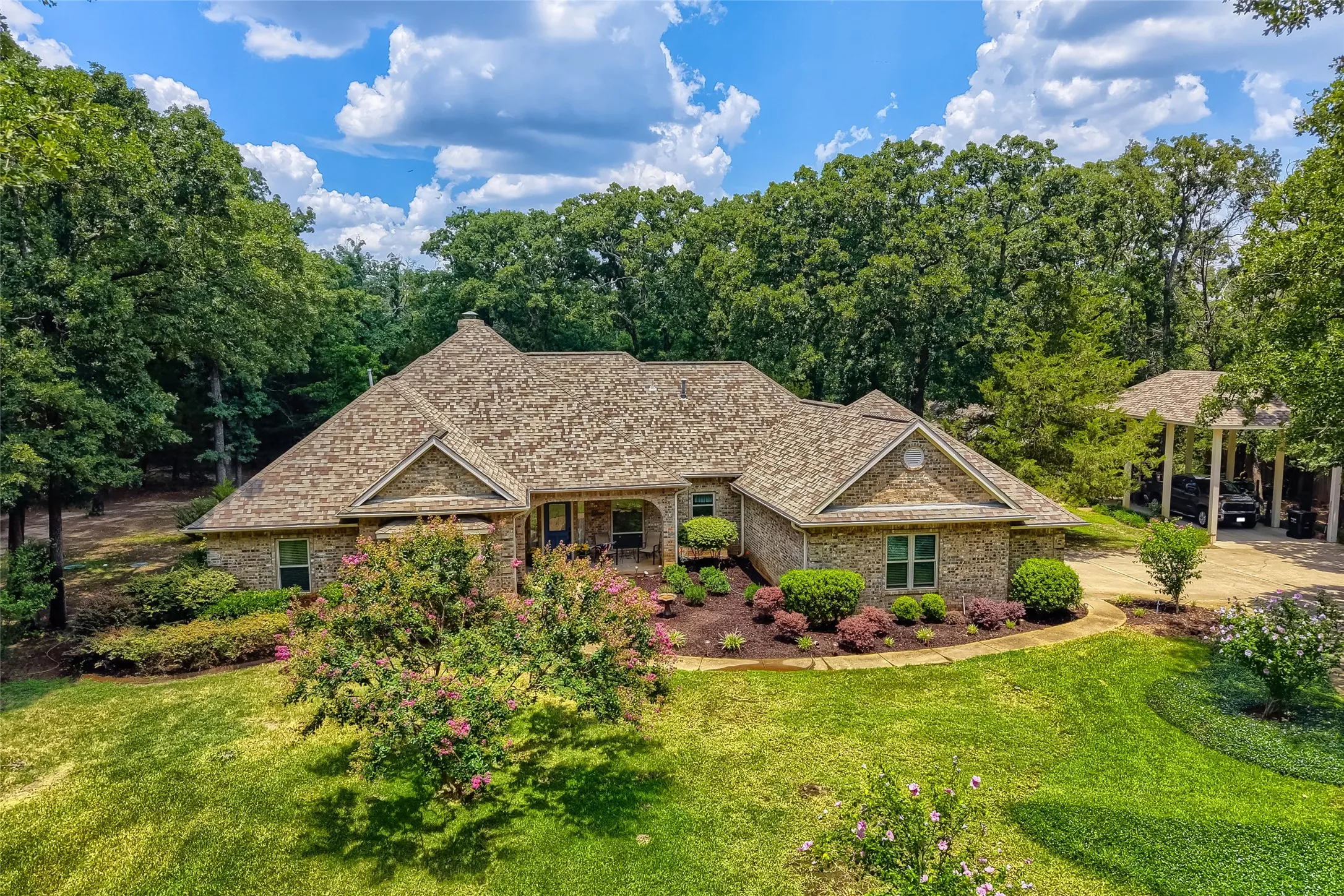 Single Family Residence For Sale in Kaufman County , 1573 Oak Bend Drive, Kaufman, Texas 75142, 4 Bedroom, 3 Bathroom, 3 Garage spaces, 2,476 Sqft, built in 1999, Price $629,900, mls#21325730, Real Estate Agent in Kaufman, Homes For Sale in Kaufman county, Homes For Sale in Kaufman, Realtor in Kaufman Texas, Real Estate Brokerage Independent Realty Texas, Luminita Cordes Realtor