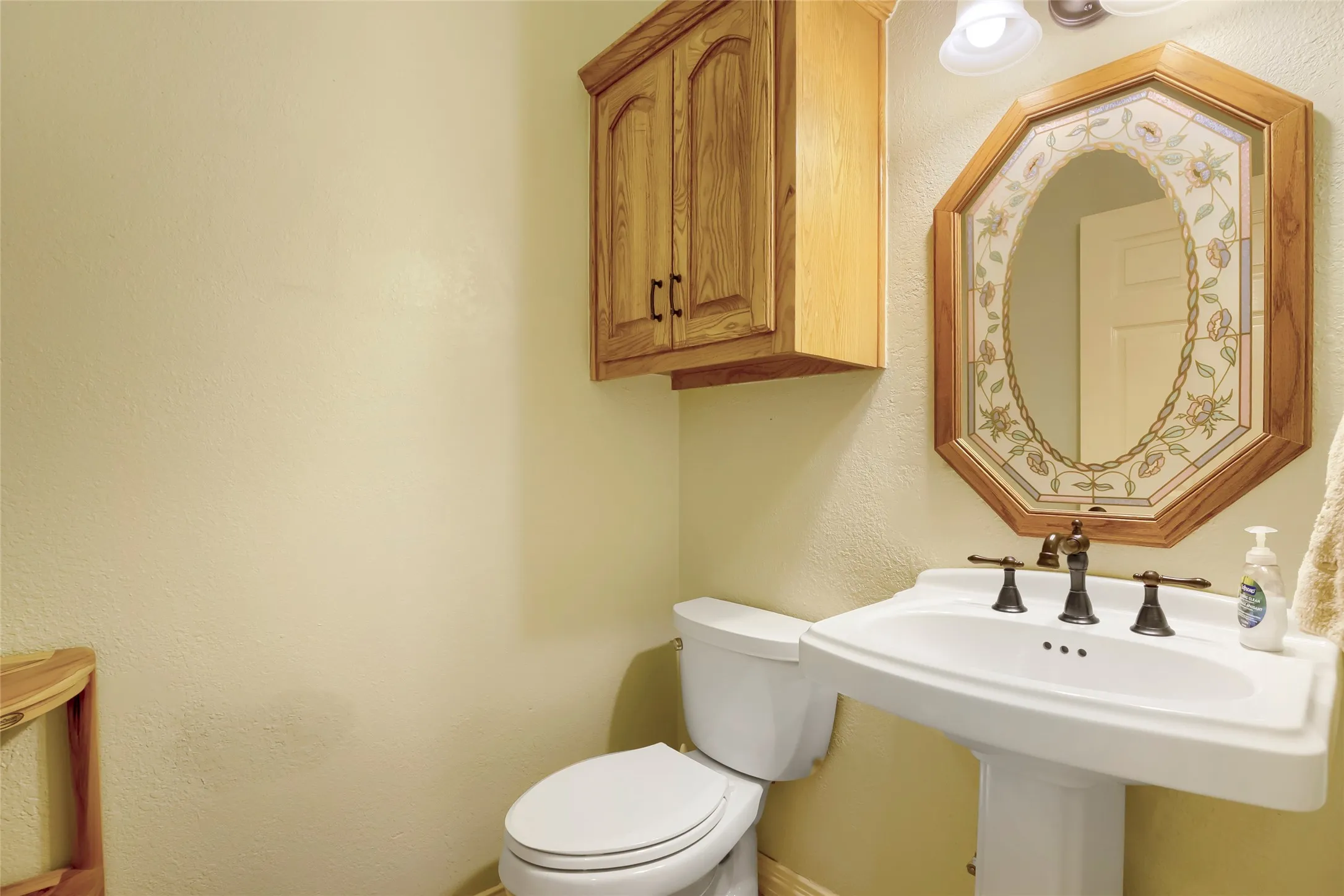 Single Family Residence For Sale in Kaufman County , 1573 Oak Bend Drive, Kaufman, Texas 75142, 4 Bedroom, 3 Bathroom, 3 Garage spaces, 2,476 Sqft, built in 1999, Price $629,900, mls#21325730, Real Estate Agent in Kaufman, Homes For Sale in Kaufman county, Homes For Sale in Kaufman, Realtor in Kaufman Texas, Real Estate Brokerage Independent Realty Texas, Luminita Cordes Realtor