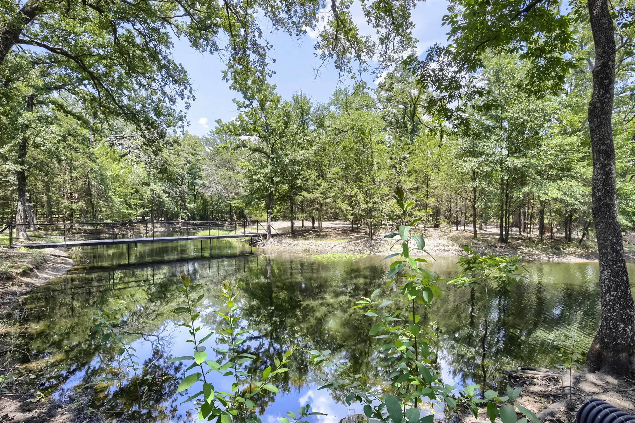 Single Family Residence For Sale in Kaufman County , 1573 Oak Bend Drive, Kaufman, Texas 75142, 4 Bedroom, 3 Bathroom, 3 Garage spaces, 2,476 Sqft, built in 1999, Price $629,900, mls#21325730, Real Estate Agent in Kaufman, Homes For Sale in Kaufman county, Homes For Sale in Kaufman, Realtor in Kaufman Texas, Real Estate Brokerage Independent Realty Texas, Luminita Cordes Realtor