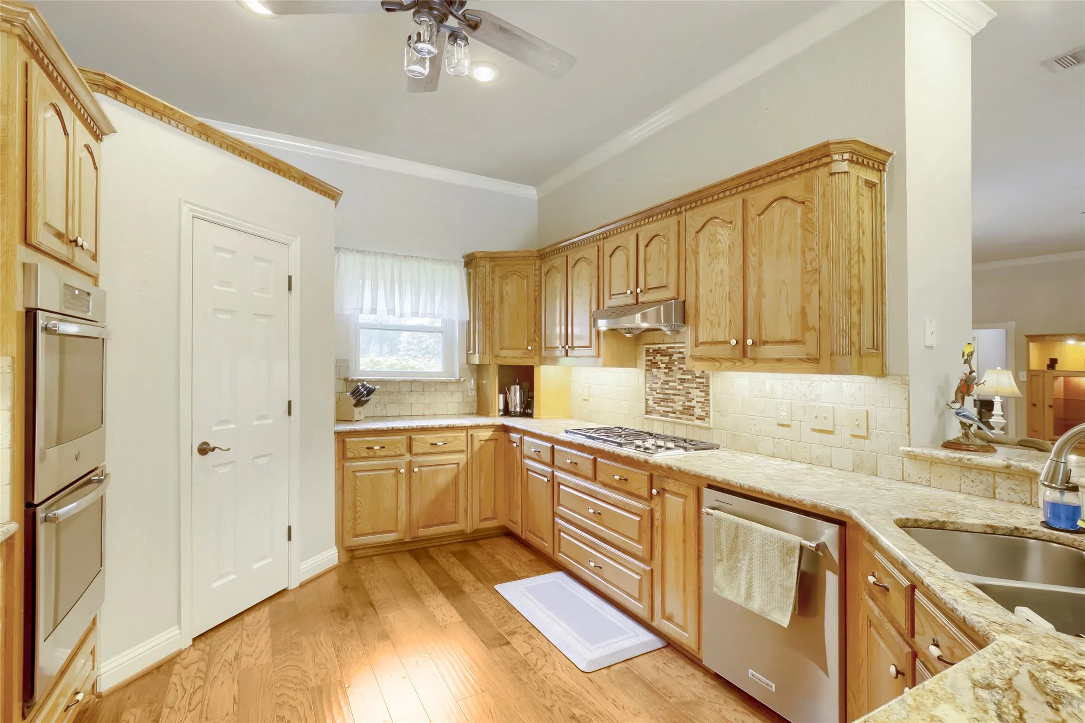 Single Family Residence For Sale in Kaufman County , 1573 Oak Bend Drive, Kaufman, Texas 75142, 4 Bedroom, 3 Bathroom, 3 Garage spaces, 2,476 Sqft, built in 1999, Price $629,900, mls#21325730, Real Estate Agent in Kaufman, Homes For Sale in Kaufman county, Homes For Sale in Kaufman, Realtor in Kaufman Texas, Real Estate Brokerage Independent Realty Texas, Luminita Cordes Realtor