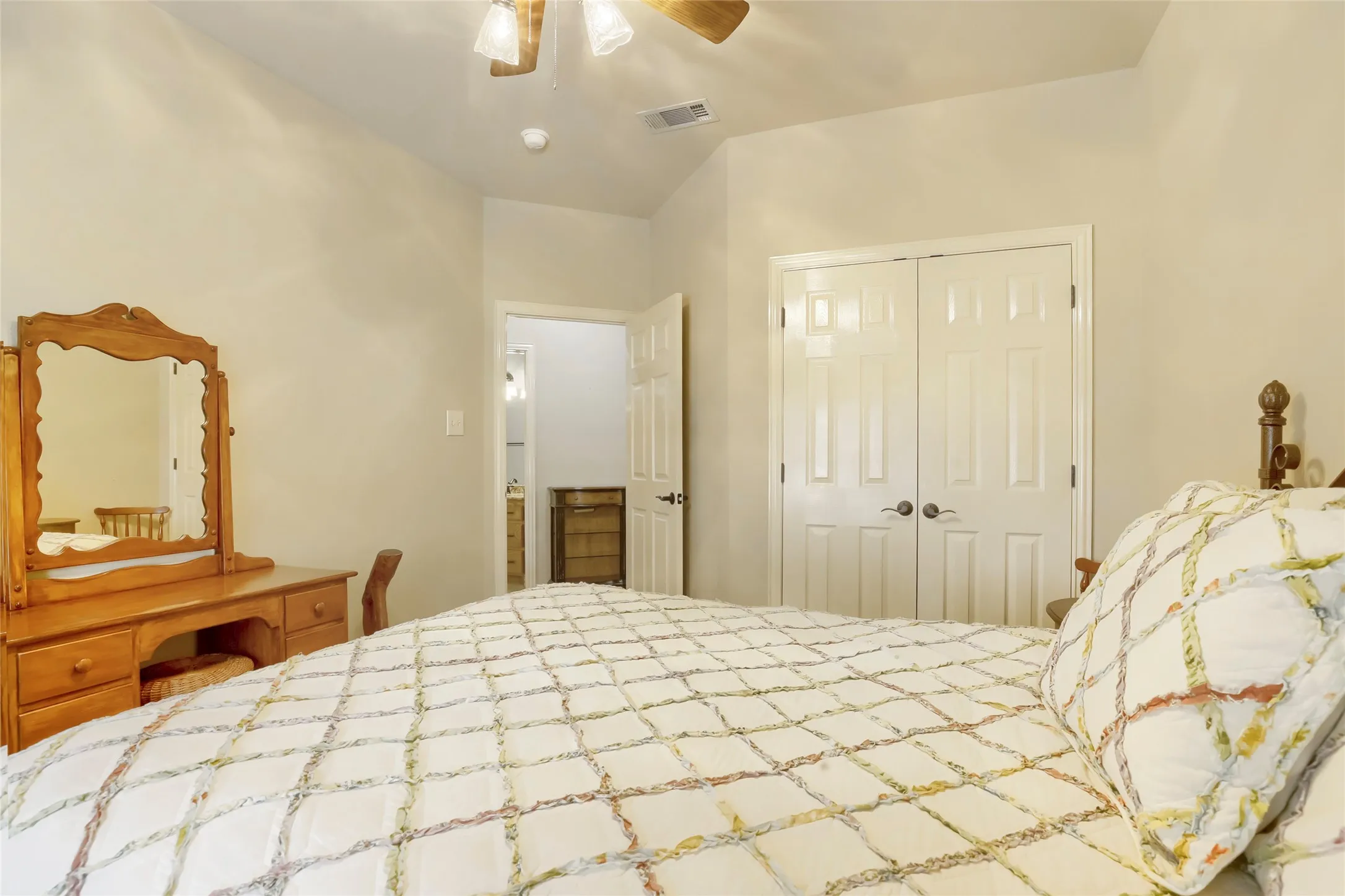 Single Family Residence For Sale in Kaufman County , 1573 Oak Bend Drive, Kaufman, Texas 75142, 4 Bedroom, 3 Bathroom, 3 Garage spaces, 2,476 Sqft, built in 1999, Price $629,900, mls#21325730, Real Estate Agent in Kaufman, Homes For Sale in Kaufman county, Homes For Sale in Kaufman, Realtor in Kaufman Texas, Real Estate Brokerage Independent Realty Texas, Luminita Cordes Realtor