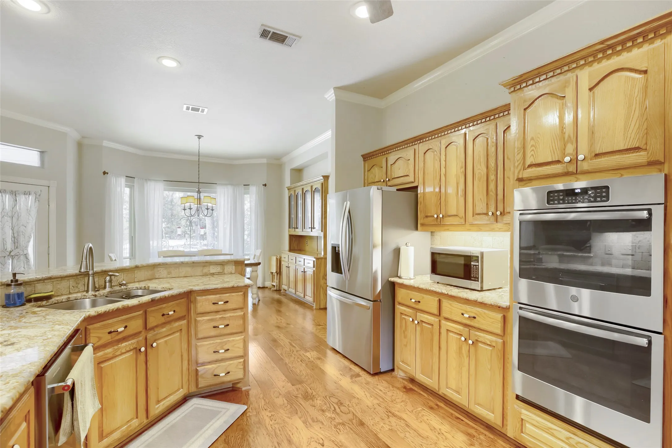 Single Family Residence For Sale in Kaufman County , 1573 Oak Bend Drive, Kaufman, Texas 75142, 4 Bedroom, 3 Bathroom, 3 Garage spaces, 2,476 Sqft, built in 1999, Price $629,900, mls#21325730, Real Estate Agent in Kaufman, Homes For Sale in Kaufman county, Homes For Sale in Kaufman, Realtor in Kaufman Texas, Real Estate Brokerage Independent Realty Texas, Luminita Cordes Realtor
