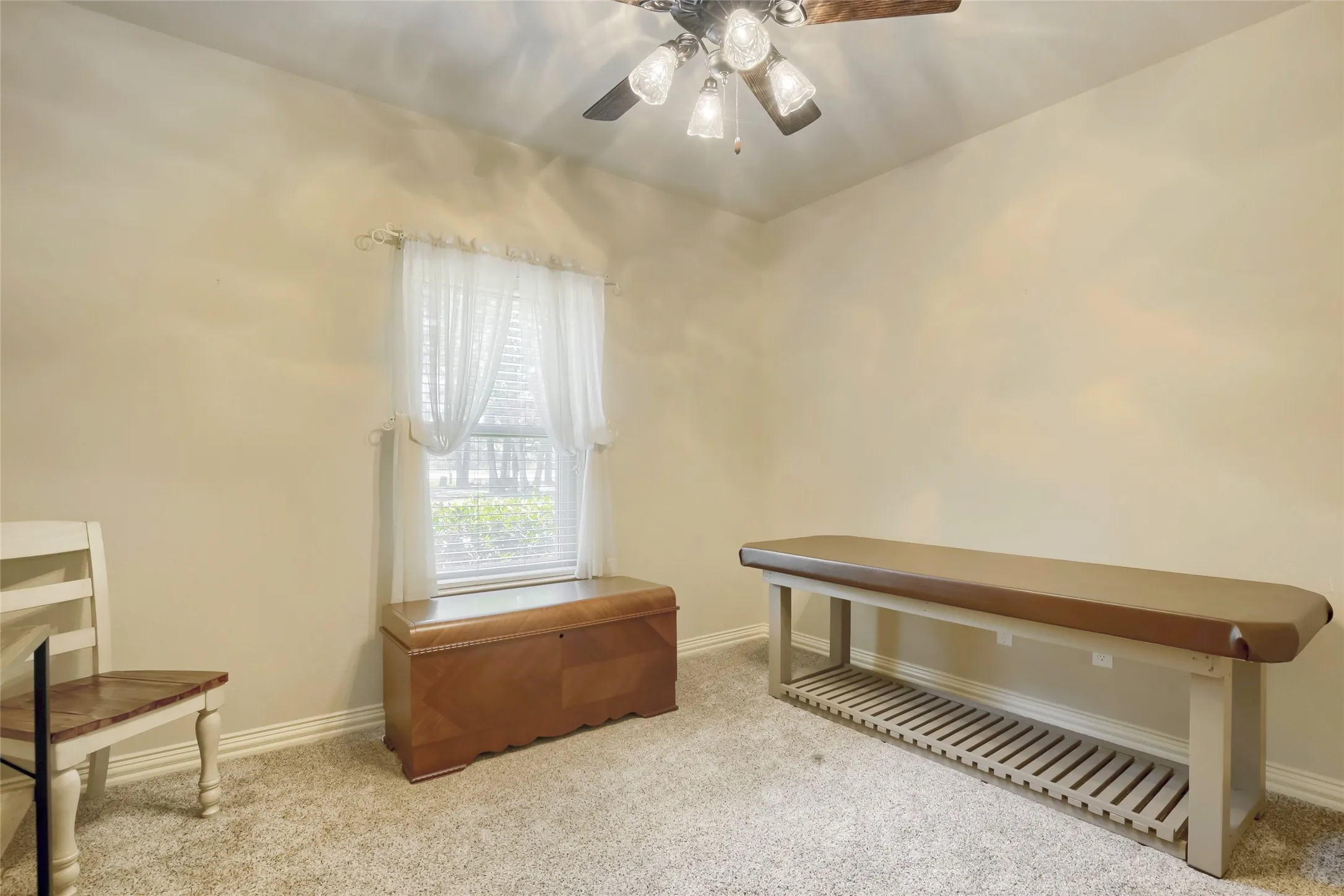 Single Family Residence For Sale in Kaufman County , 1573 Oak Bend Drive, Kaufman, Texas 75142, 4 Bedroom, 3 Bathroom, 3 Garage spaces, 2,476 Sqft, built in 1999, Price $629,900, mls#21325730, Real Estate Agent in Kaufman, Homes For Sale in Kaufman county, Homes For Sale in Kaufman, Realtor in Kaufman Texas, Real Estate Brokerage Independent Realty Texas, Luminita Cordes Realtor