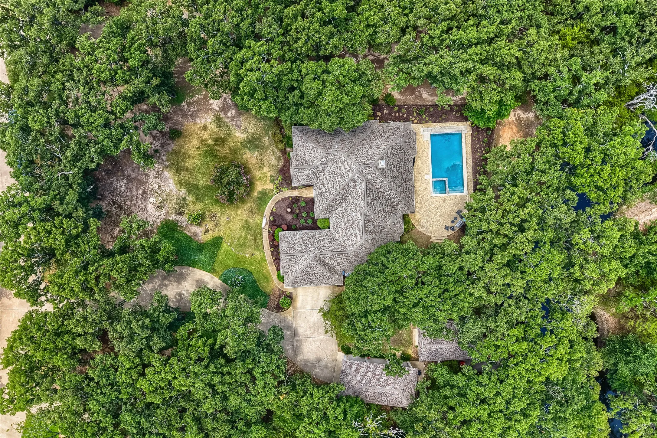 Single Family Residence For Sale in Kaufman County , 1573 Oak Bend Drive, Kaufman, Texas 75142, 4 Bedroom, 3 Bathroom, 3 Garage spaces, 2,476 Sqft, built in 1999, Price $629,900, mls#21325730, Real Estate Agent in Kaufman, Homes For Sale in Kaufman county, Homes For Sale in Kaufman, Realtor in Kaufman Texas, Real Estate Brokerage Independent Realty Texas, Luminita Cordes Realtor