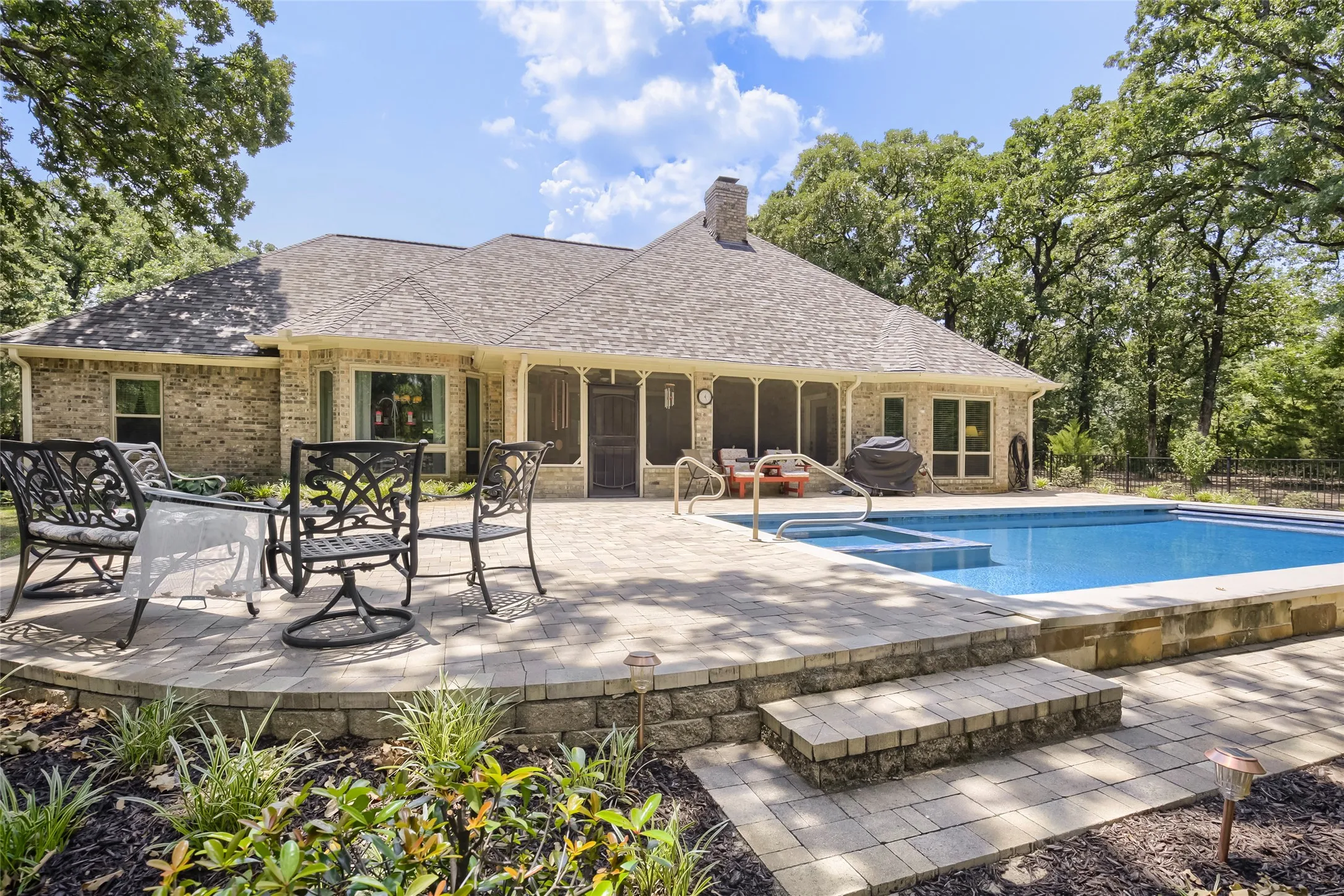 Single Family Residence For Sale in Kaufman County , 1573 Oak Bend Drive, Kaufman, Texas 75142, 4 Bedroom, 3 Bathroom, 3 Garage spaces, 2,476 Sqft, built in 1999, Price $629,900, mls#21325730, Real Estate Agent in Kaufman, Homes For Sale in Kaufman county, Homes For Sale in Kaufman, Realtor in Kaufman Texas, Real Estate Brokerage Independent Realty Texas, Luminita Cordes Realtor