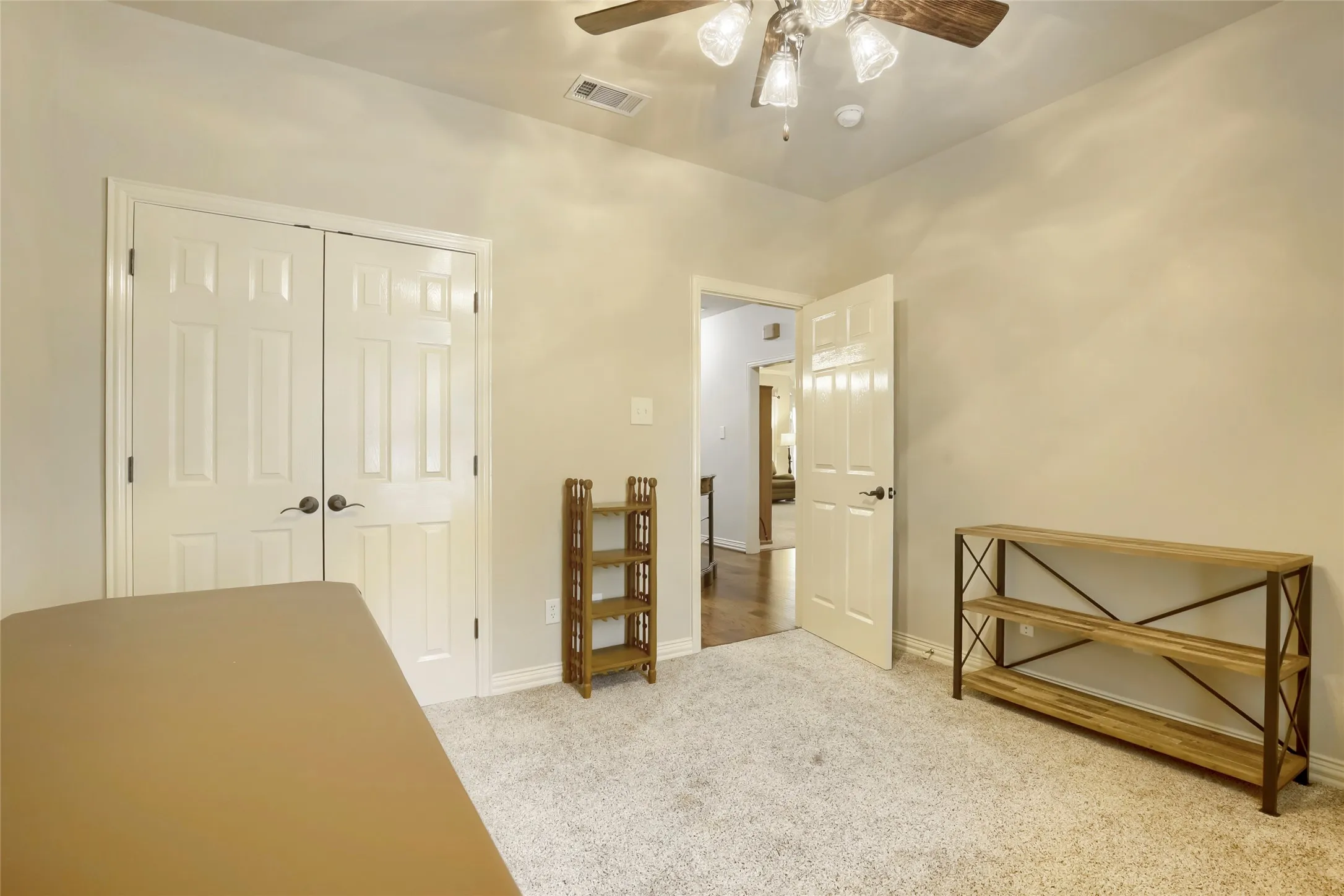 Single Family Residence For Sale in Kaufman County , 1573 Oak Bend Drive, Kaufman, Texas 75142, 4 Bedroom, 3 Bathroom, 3 Garage spaces, 2,476 Sqft, built in 1999, Price $629,900, mls#21325730, Real Estate Agent in Kaufman, Homes For Sale in Kaufman county, Homes For Sale in Kaufman, Realtor in Kaufman Texas, Real Estate Brokerage Independent Realty Texas, Luminita Cordes Realtor