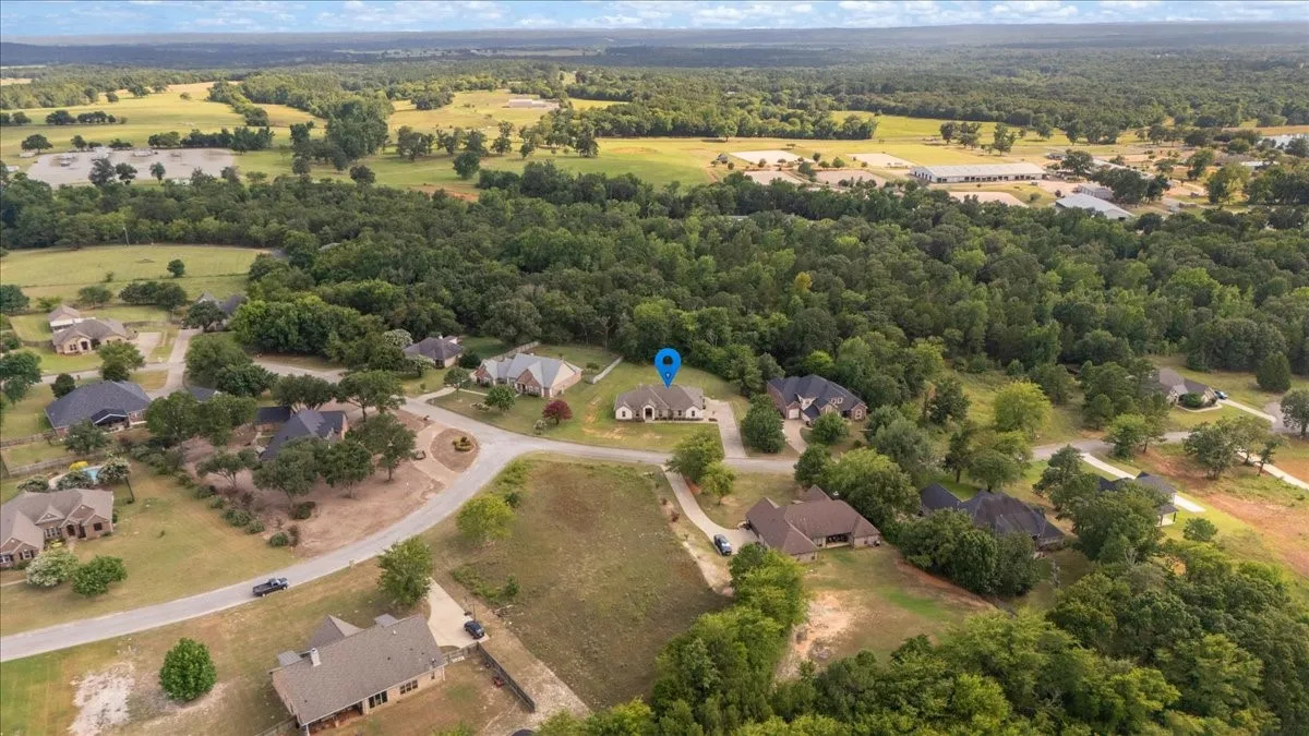 Single Family Residence For Sale in Smith County , 19623 Dove Ridge Drive, Lindale, Texas 75771, 3 Bedroom, 3 Bathroom, 2 Garage spaces, 2,314 Sqft, built in 2014, mls#21322735, Real Estate Agent in Lindale, Homes For Sale in Smith county, Homes For Sale in Lindale, Realtor in Lindale Texas, Real Estate Brokerage Independent Realty Texas, Luminita Cordes Realtor