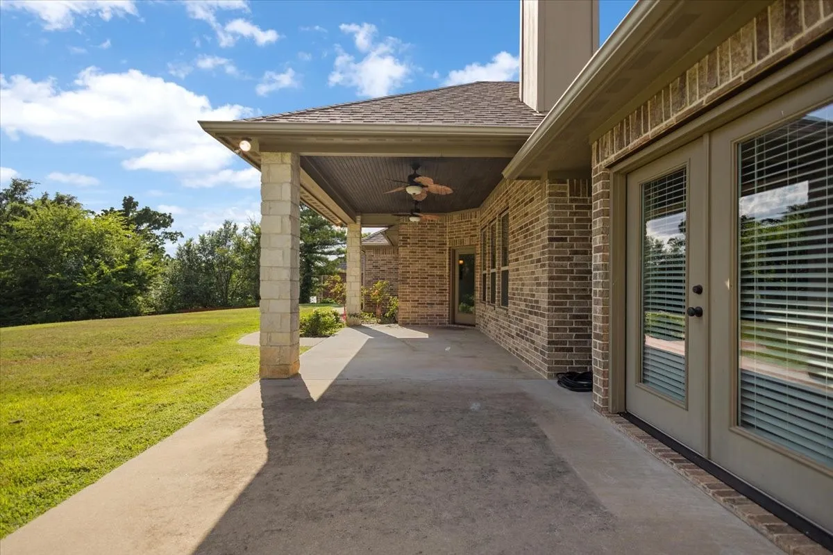 Single Family Residence For Sale in Smith County , 19623 Dove Ridge Drive, Lindale, Texas 75771, 3 Bedroom, 3 Bathroom, 2 Garage spaces, 2,314 Sqft, built in 2014, mls#21322735, Real Estate Agent in Lindale, Homes For Sale in Smith county, Homes For Sale in Lindale, Realtor in Lindale Texas, Real Estate Brokerage Independent Realty Texas, Luminita Cordes Realtor